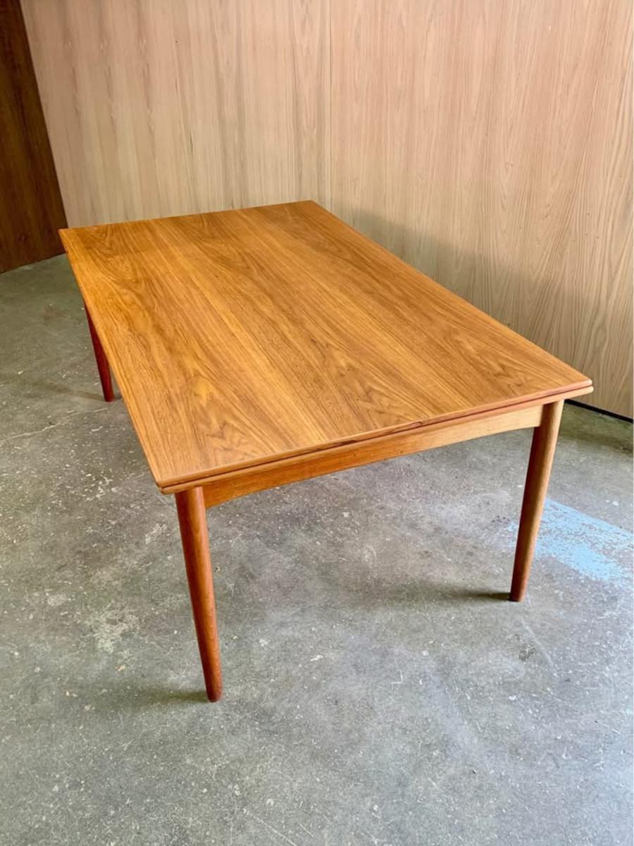 Mid-Century Modern 1960s Large Danish Teak Dining Table by Børge Mogensen for Soborg Møbelfabrik For Sale