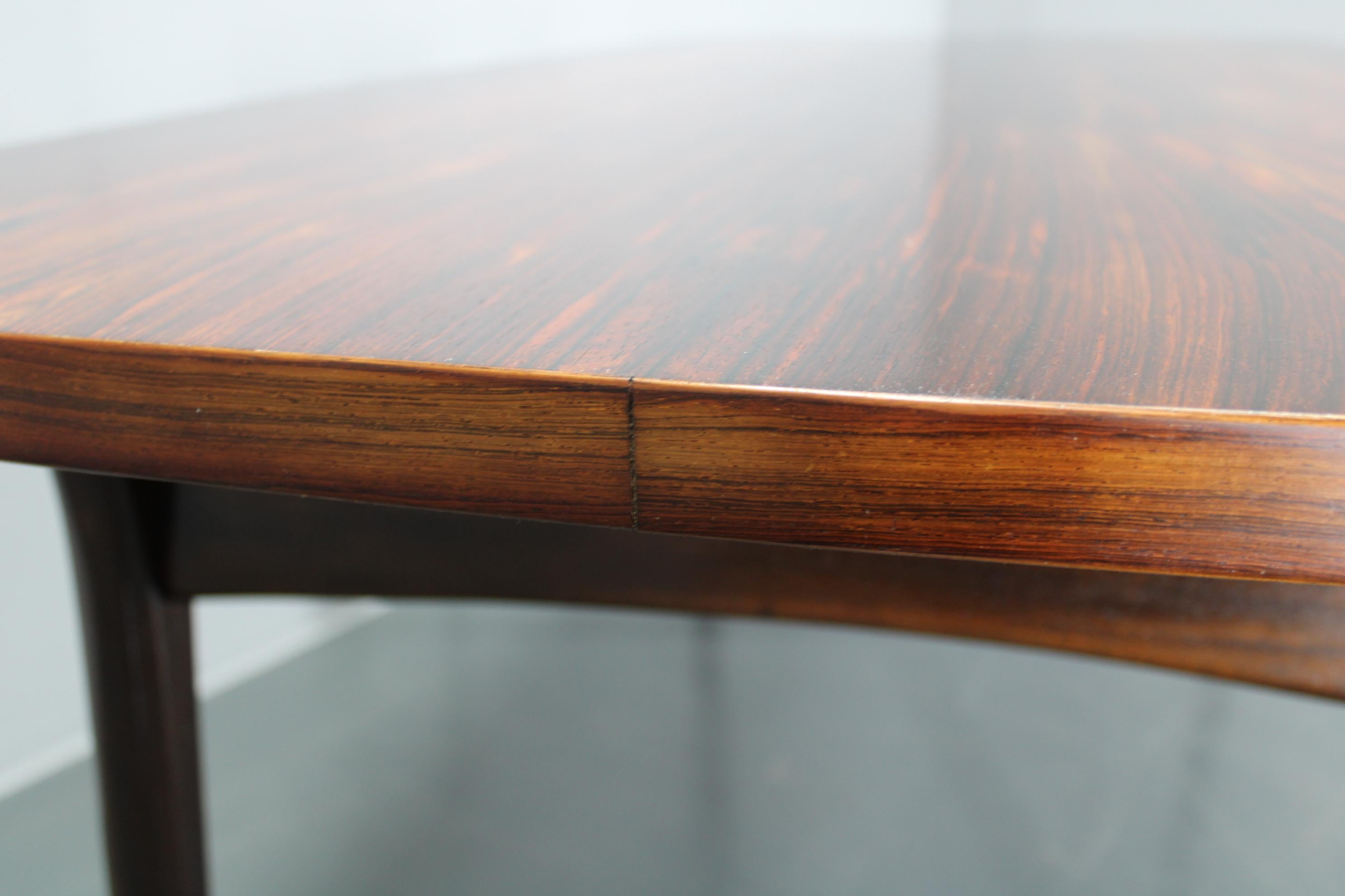 Gran mesa de comedor danesa de madera de los años 60 en venta 8