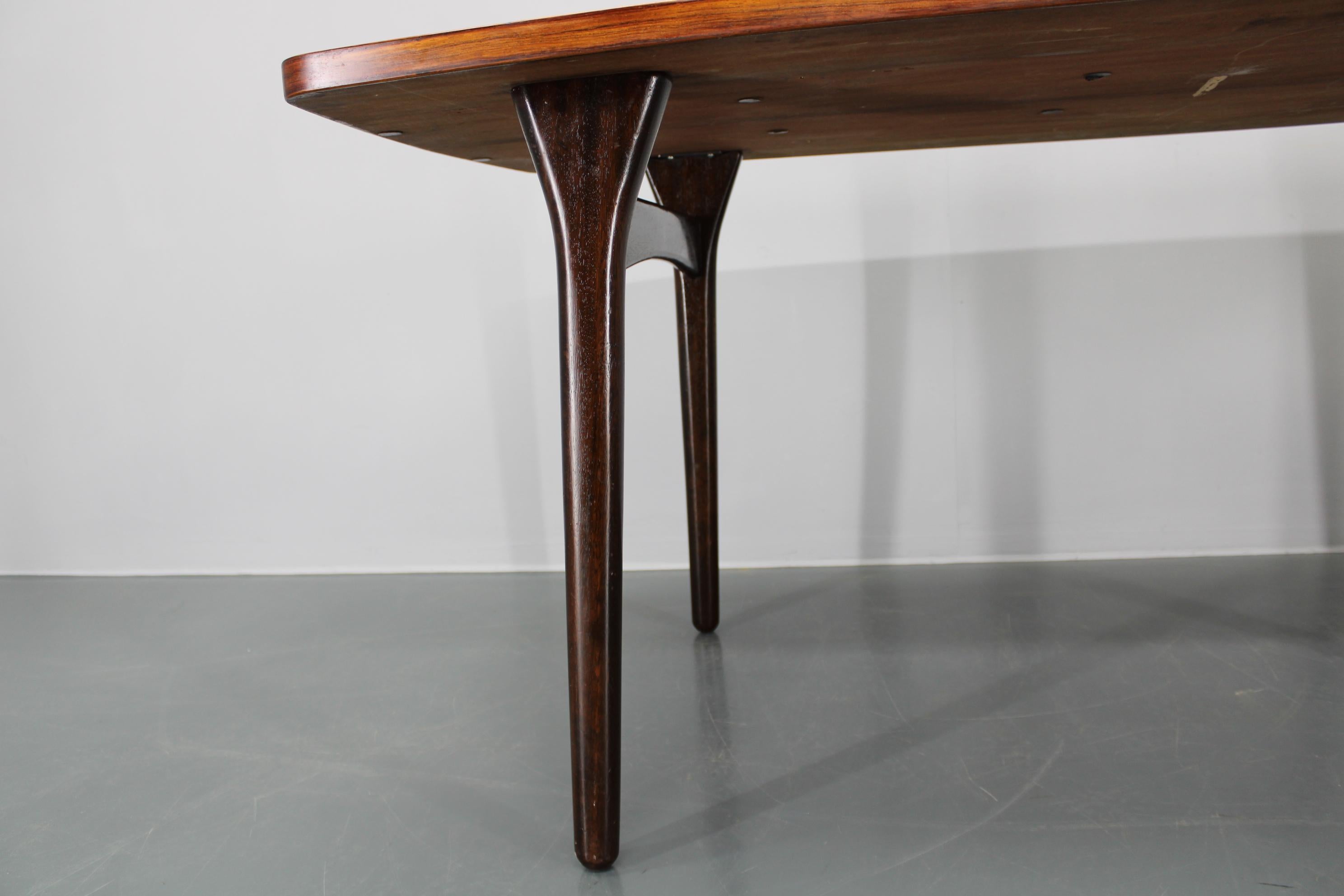 Gran mesa de comedor danesa de madera de los años 60 Danés en venta