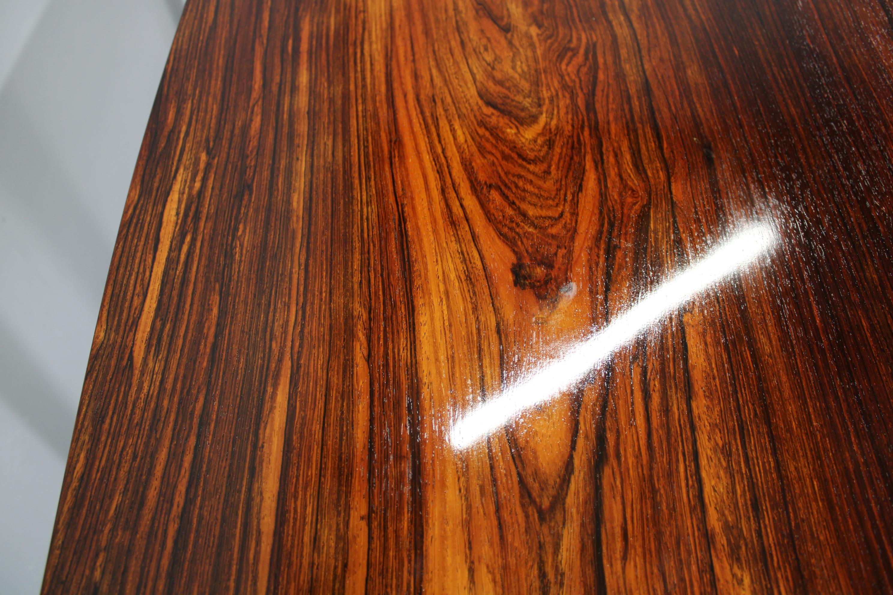 Gran mesa de comedor danesa de madera de los años 60 Madera en venta