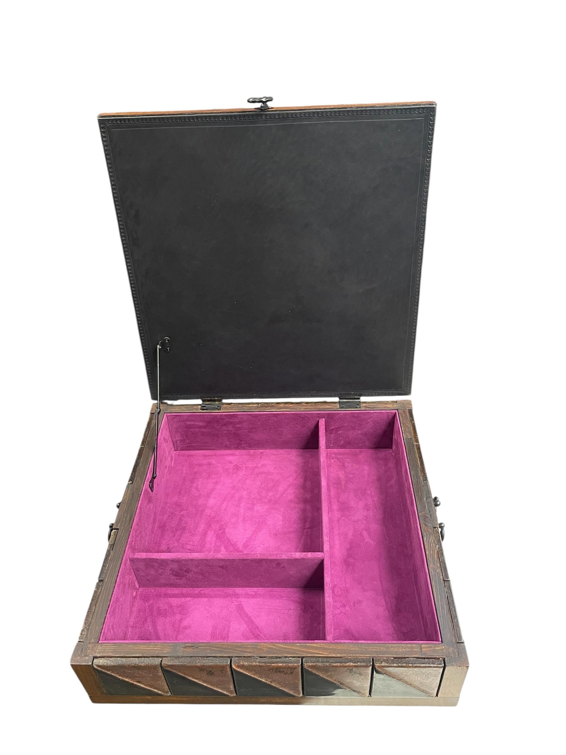1960's Large decorative box For Sale 2