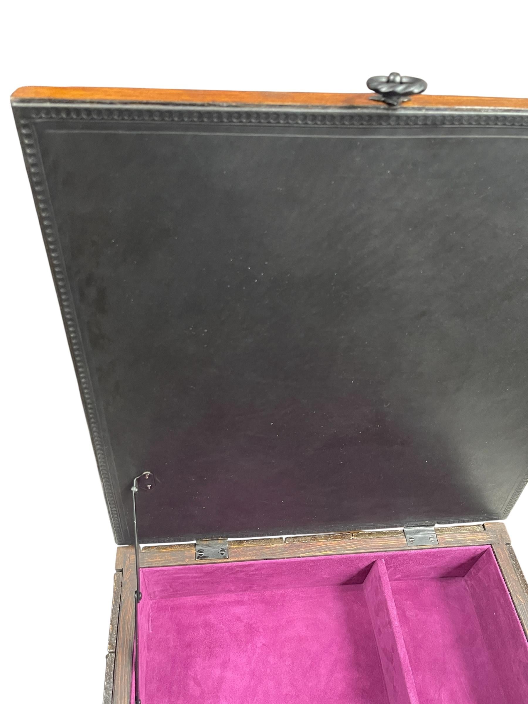 1960's Large decorative box For Sale 3
