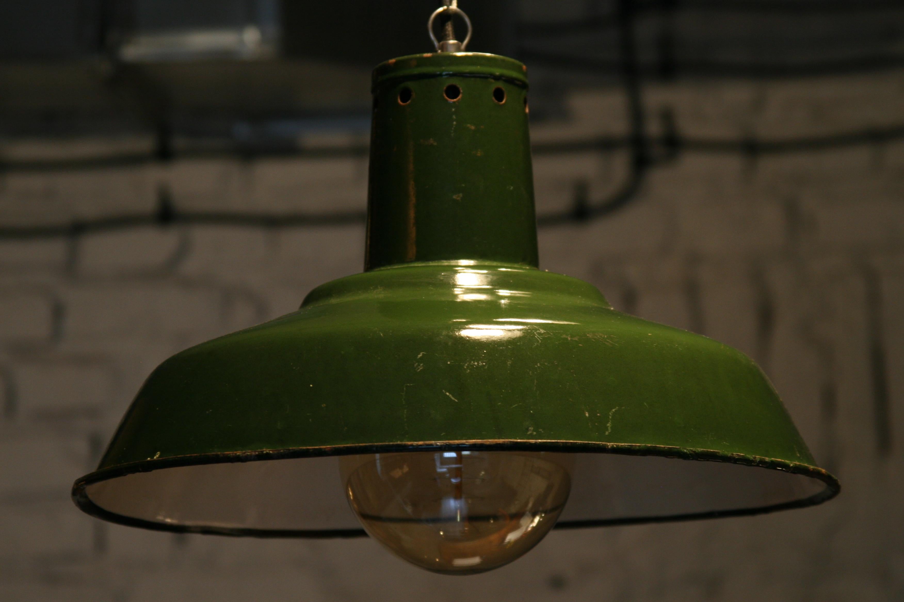 1960s Large Enamelled Factory Lamp Model 33 Mi 'Green Version' (Industriell) im Angebot