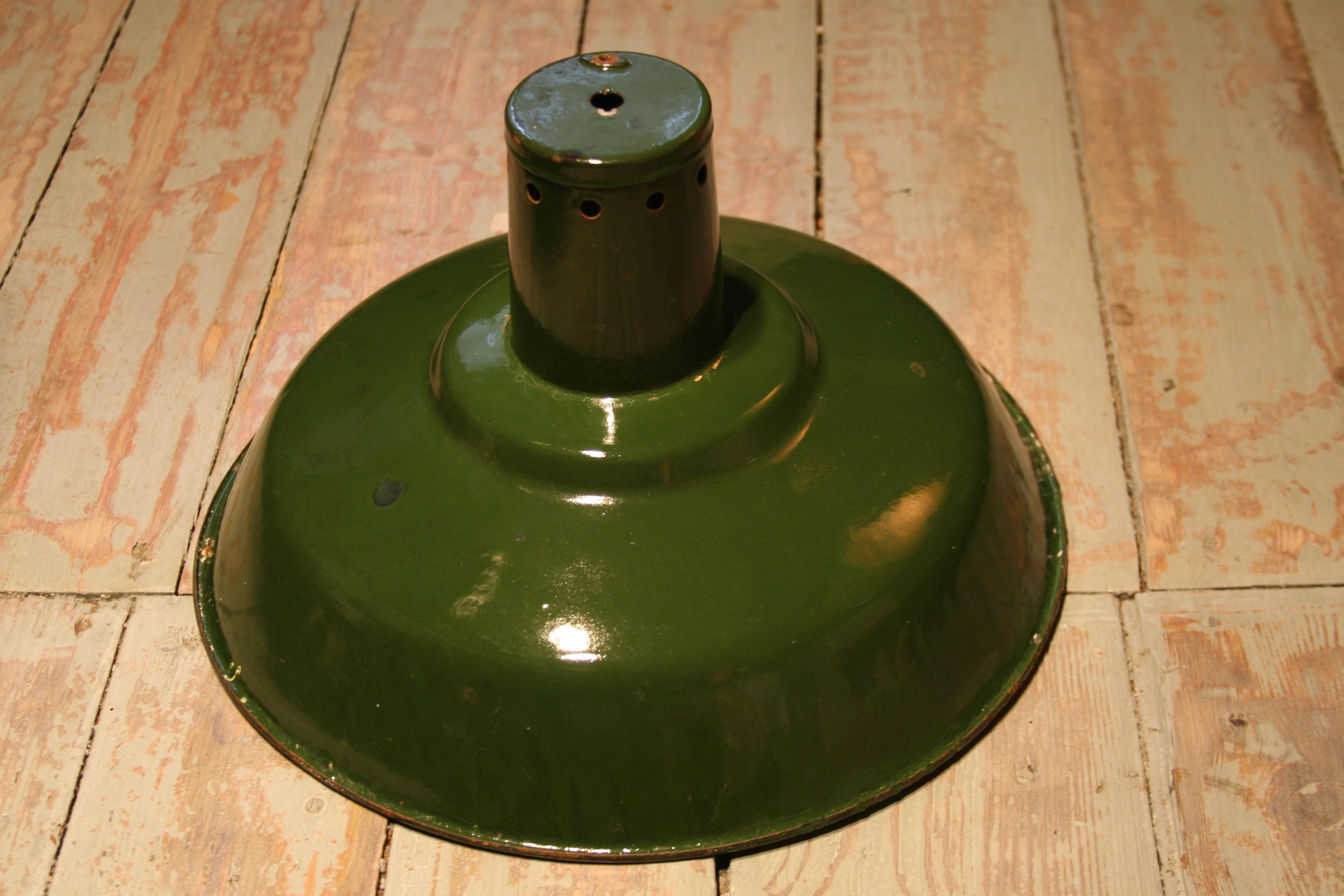 Enameled 1960s Large Enamelled Factory Lamp Model 33 Mi 'Green Version' For Sale