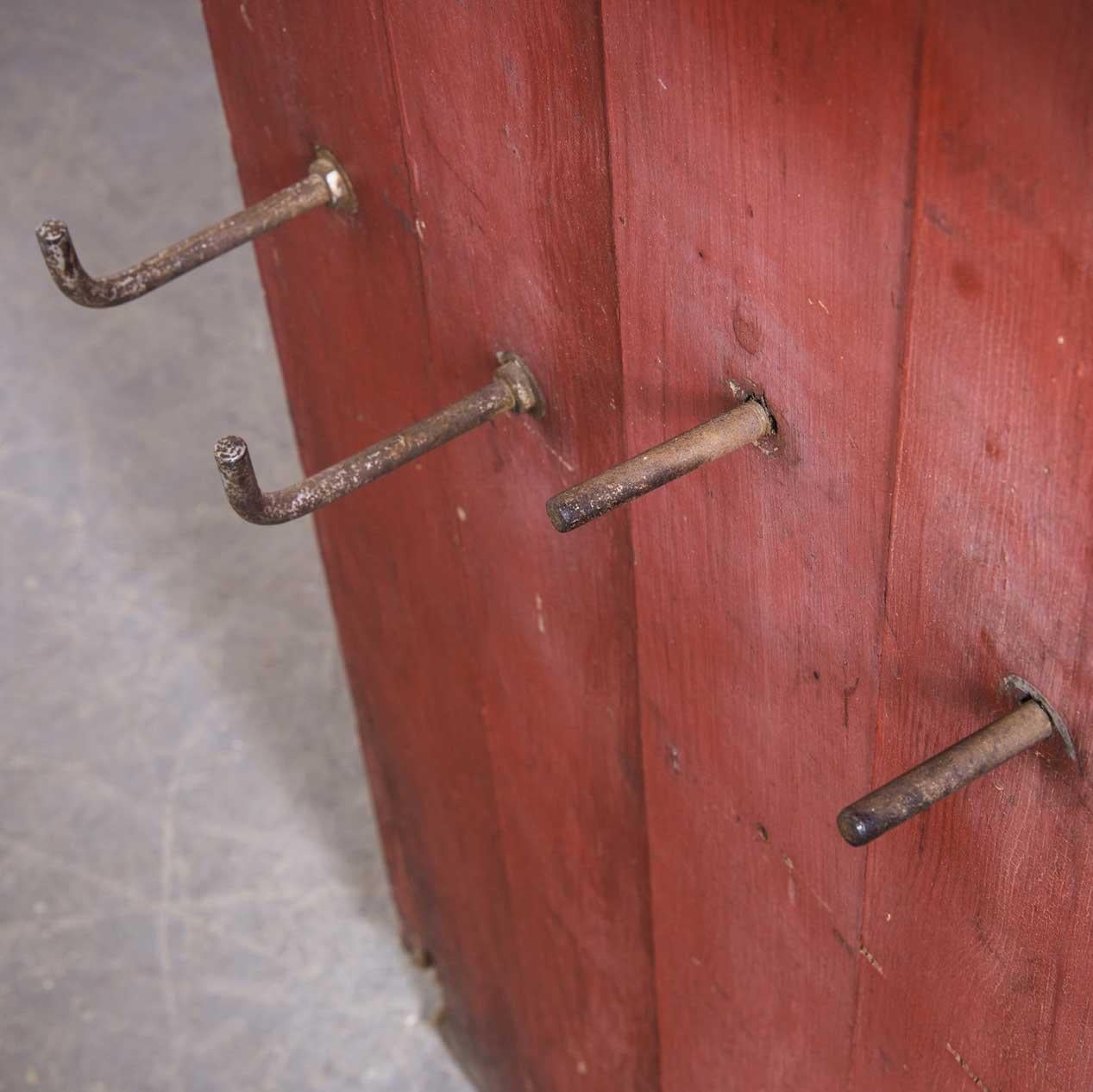 Grande armoire de rangement pour foyers des années 1960 en vente 6