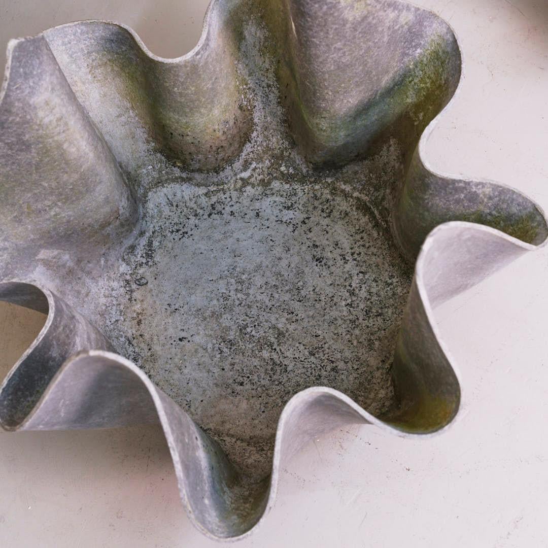 Jardinera grande de pañuelo de hormigón Willy Guhl, años 60 mediados del siglo XX en venta
