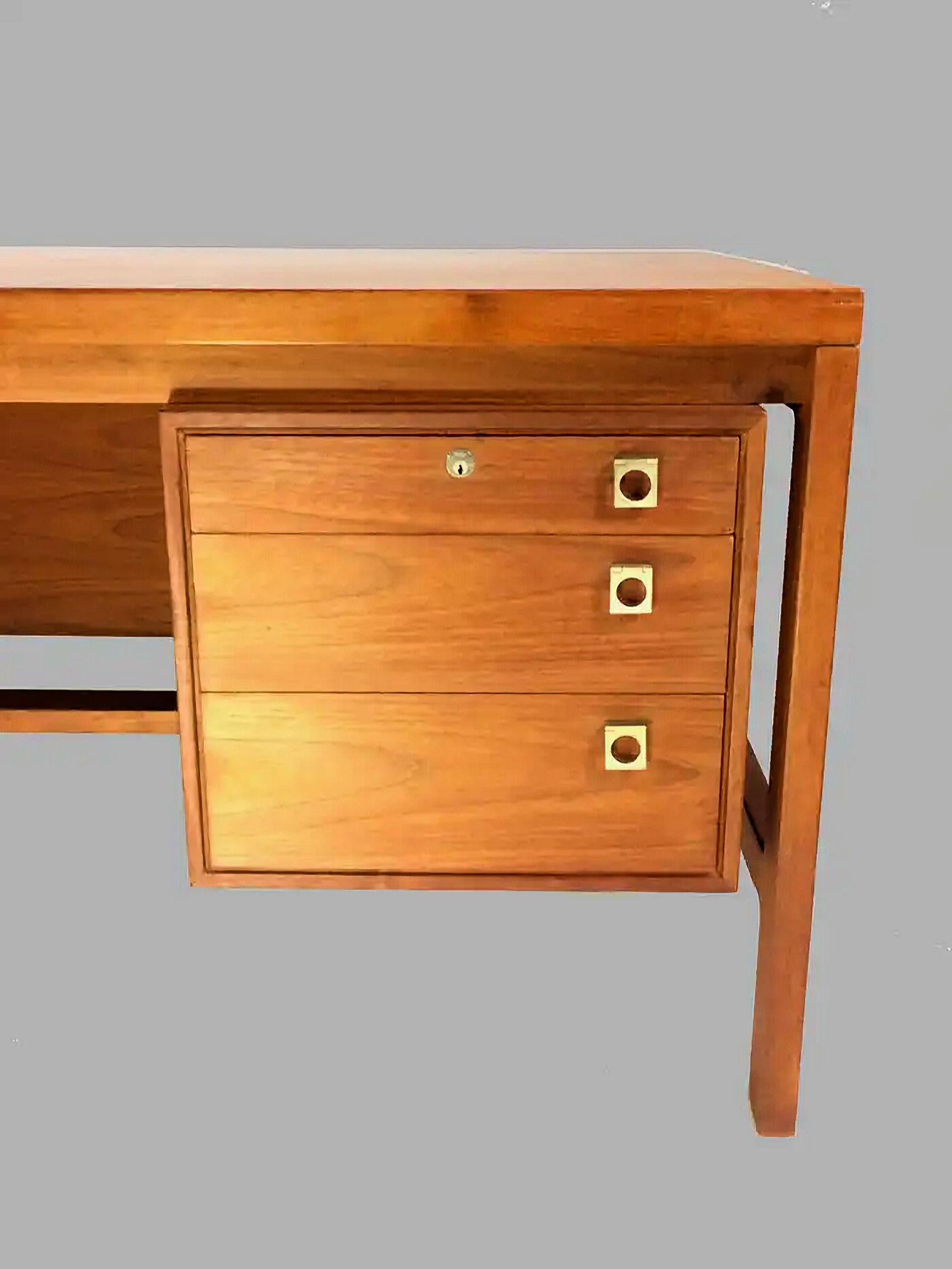 1960s Large Fully Restored Arne Vodder Executive Desk in Teak by Sibast In Good Condition For Sale In Knebel, DK