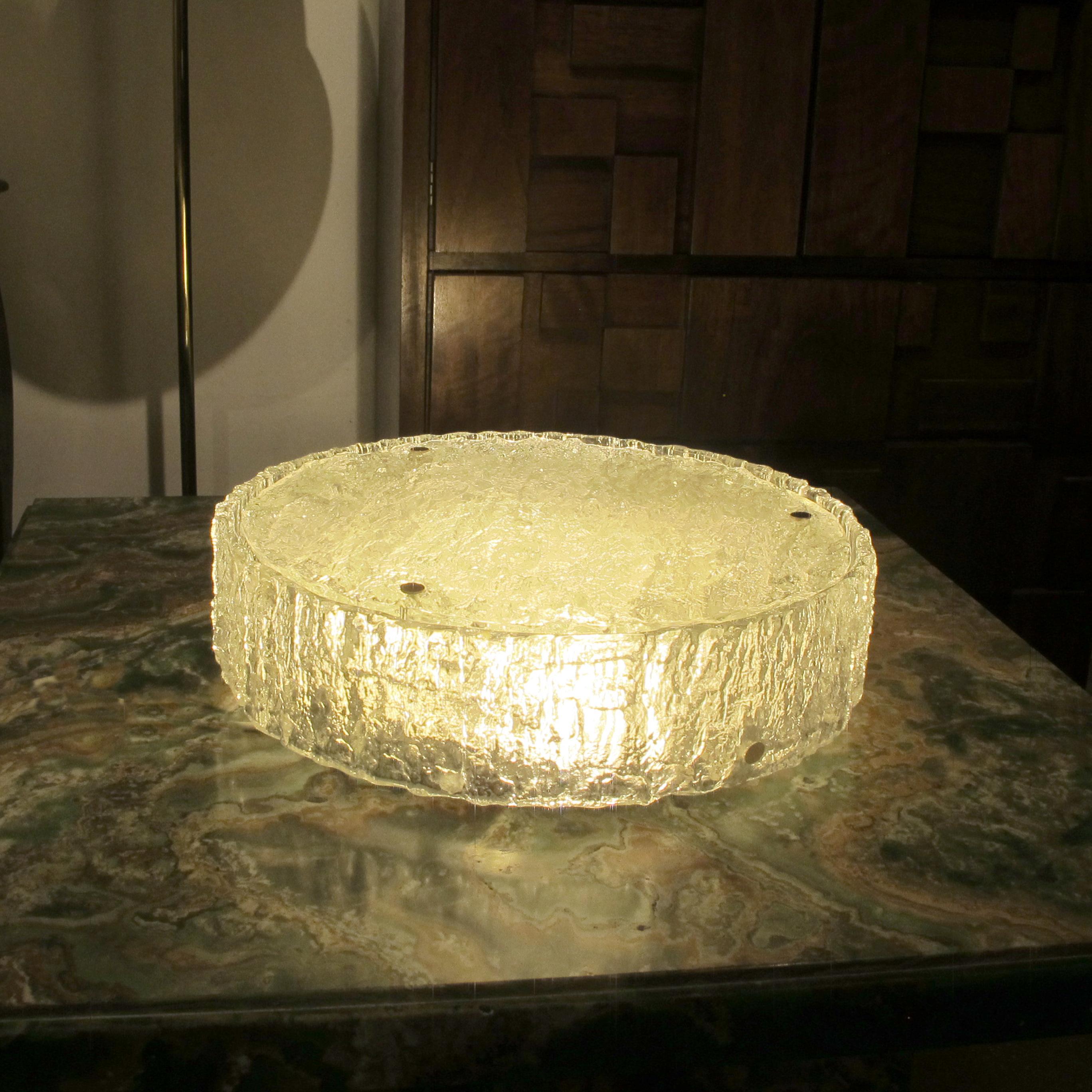 1960 Grande lampe de plafond encastrée en verre glacé texturé Kaiser Leuchten. Bon état - En vente à London, GB