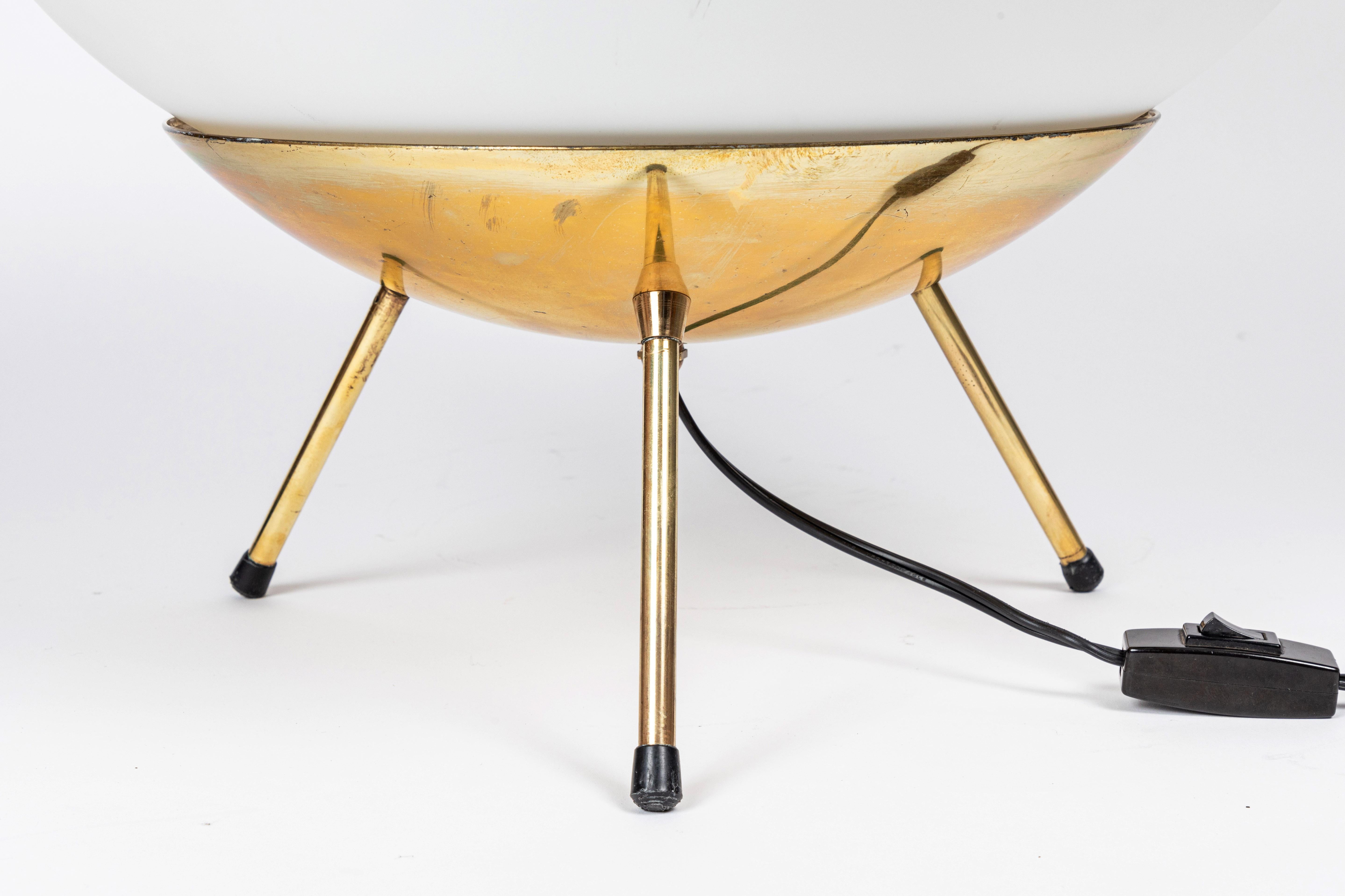 Large 1960s Glass and Brass Tripod Floor or Table Lamp Attributed to Stilnovo For Sale 1