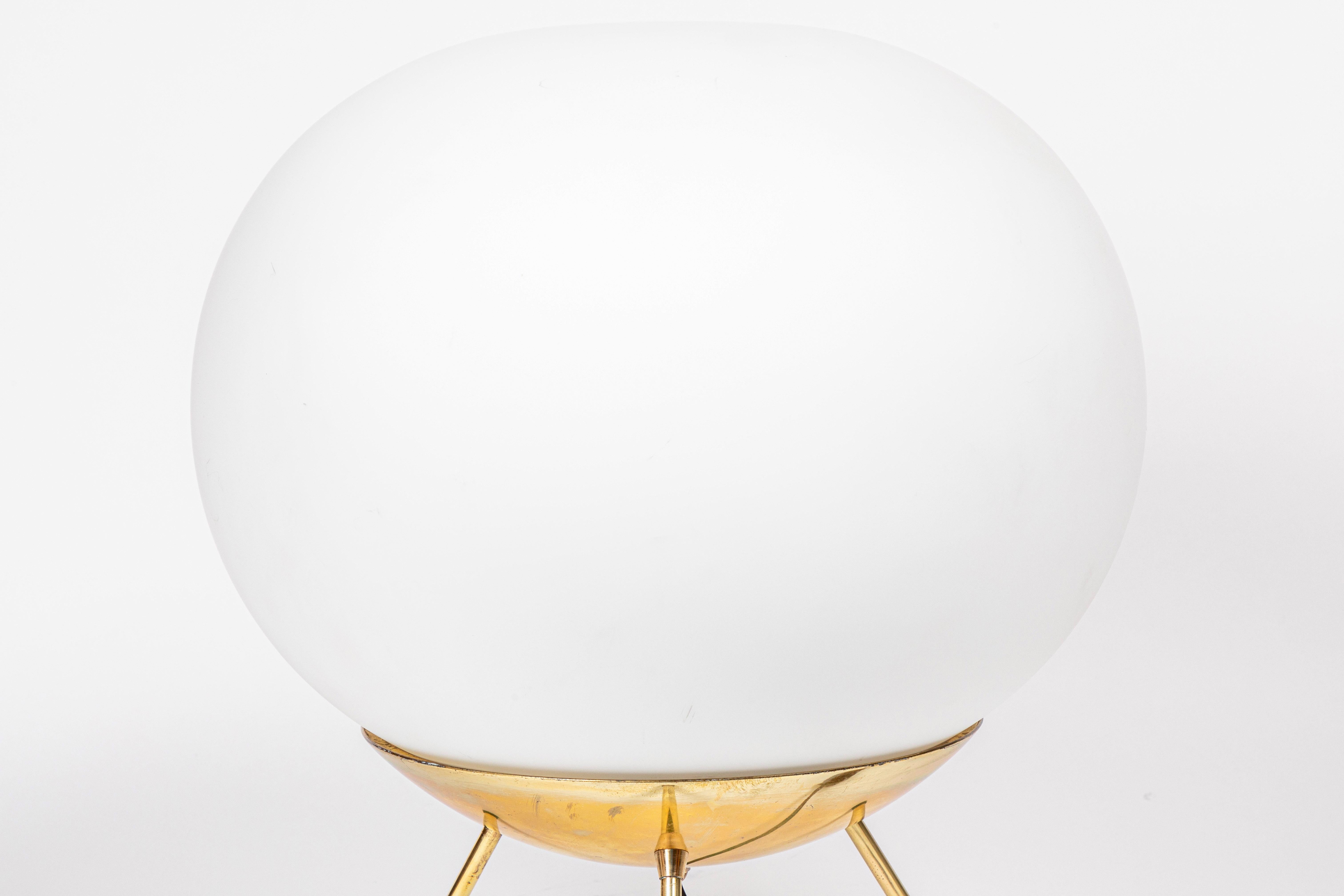 Large 1960s Glass and Brass Tripod Floor or Table Lamp Attributed to Stilnovo For Sale 3