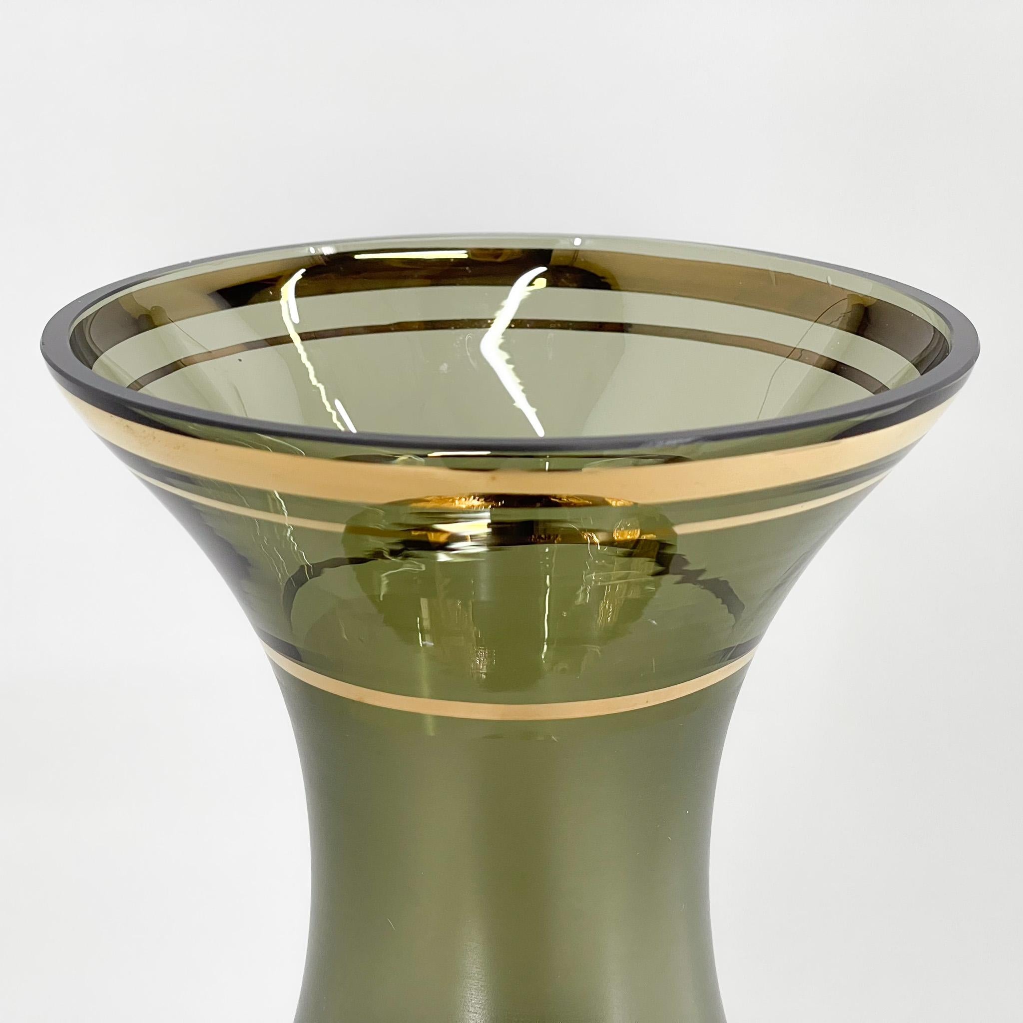 Große grüne Glasvase aus den 1960er Jahren mit goldenem Dekor im Angebot 4
