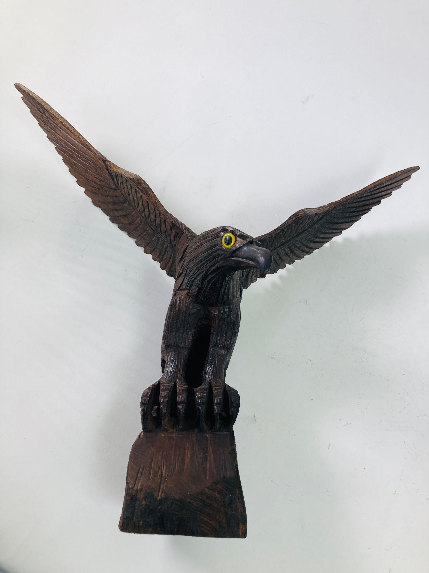 Grande sculpture d'art d'aigle d'Amérique en bois de fer sculpté à la main des années 1960 en vente 2