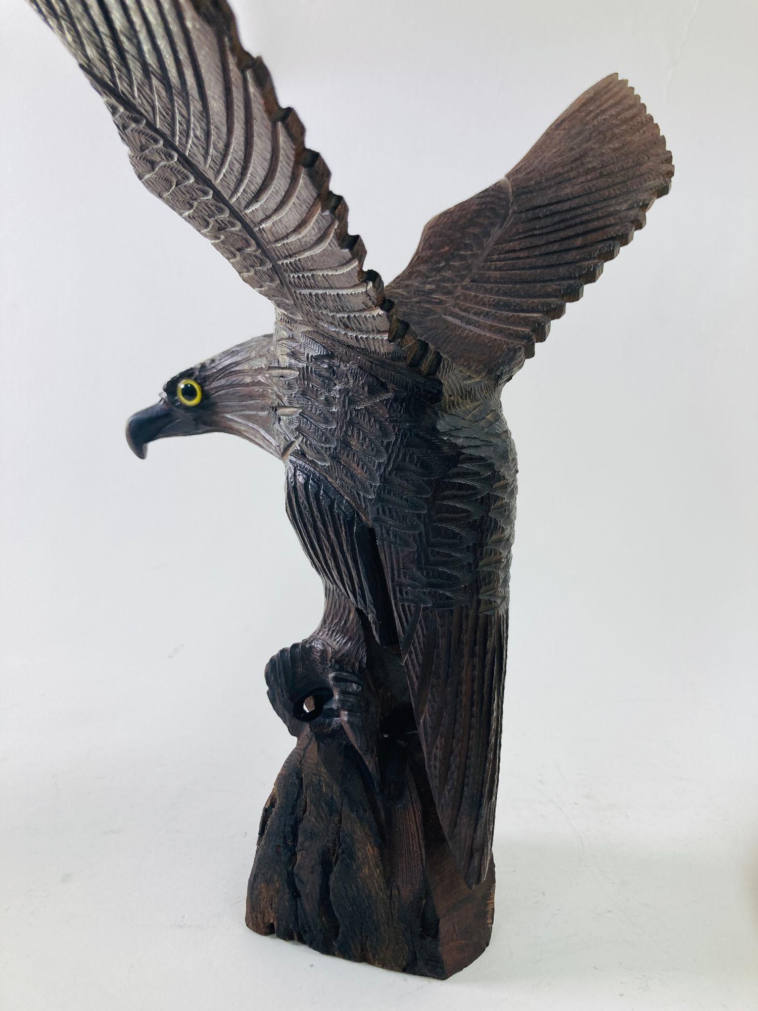 Grande sculpture d'art d'aigle d'Amérique en bois de fer sculpté à la main des années 1960 en vente 5