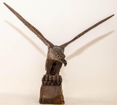 Scultura d'arte dell'aquila calva americana del 1960, di grandi dimensioni intagliata a mano in ferro e legno