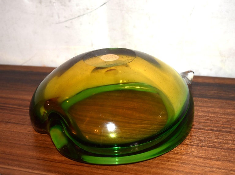 1960s Large Heart Shaped Murano Glass Ashtray Bowl In Good Condition For Sale In Cathedral City, CA