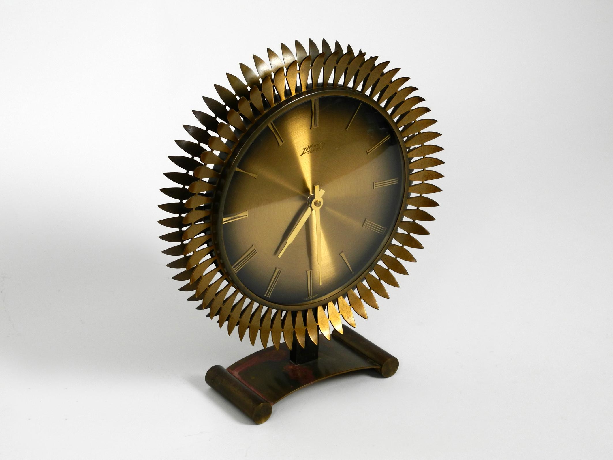 Wonderful and very rare 1960s extra-large brass Atlanta Universe sunburst table clock.
Housing and feet made of heavy brass in the Brutalist Space Age style.
Very good clean and well-kept condition with no damage to the entire clock.
Great