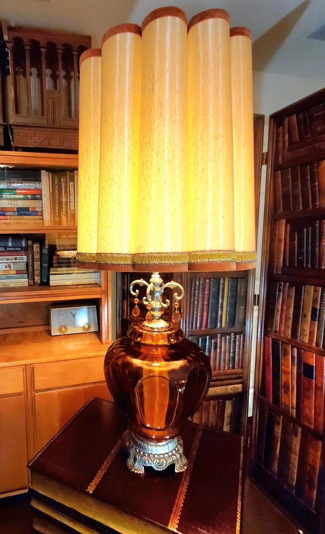 1960s Large Hollywood Regency Amber Glass Table Lamp In Good Condition For Sale In Waxahachie, TX