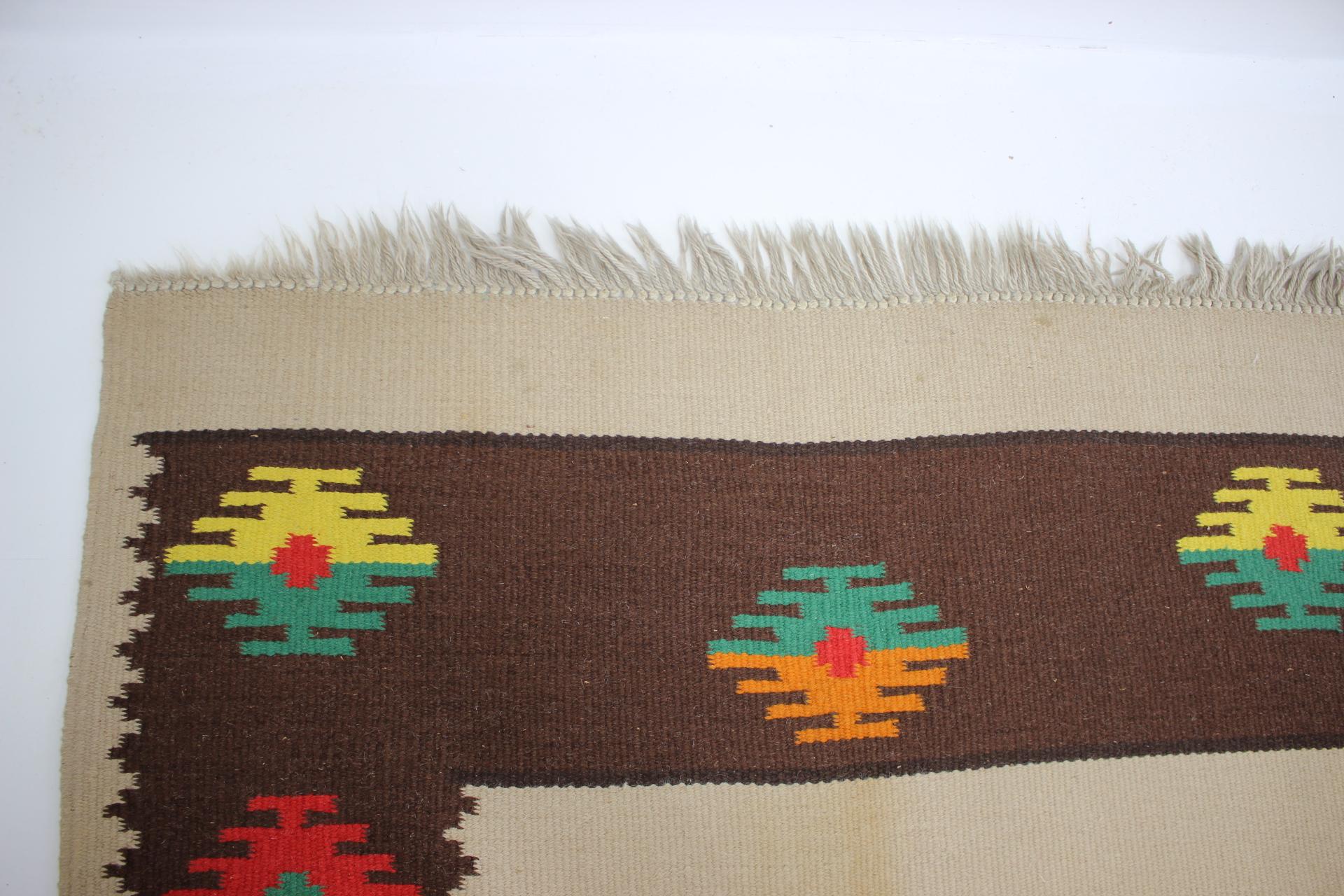 1960s Large Midcentury Wool Kilim Rug In Good Condition For Sale In Praha, CZ