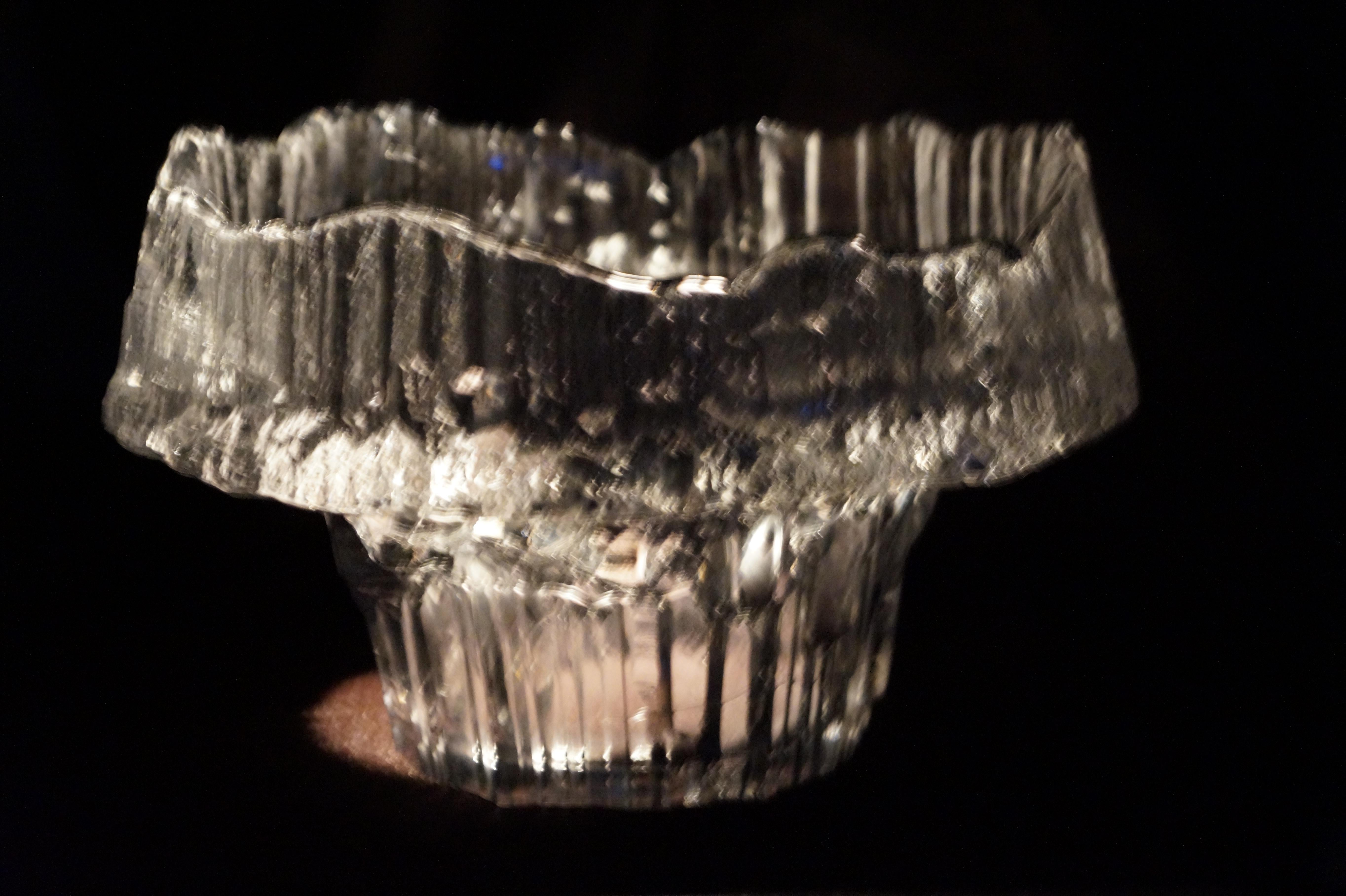 Un magnifique bol en verre texturé de la série 