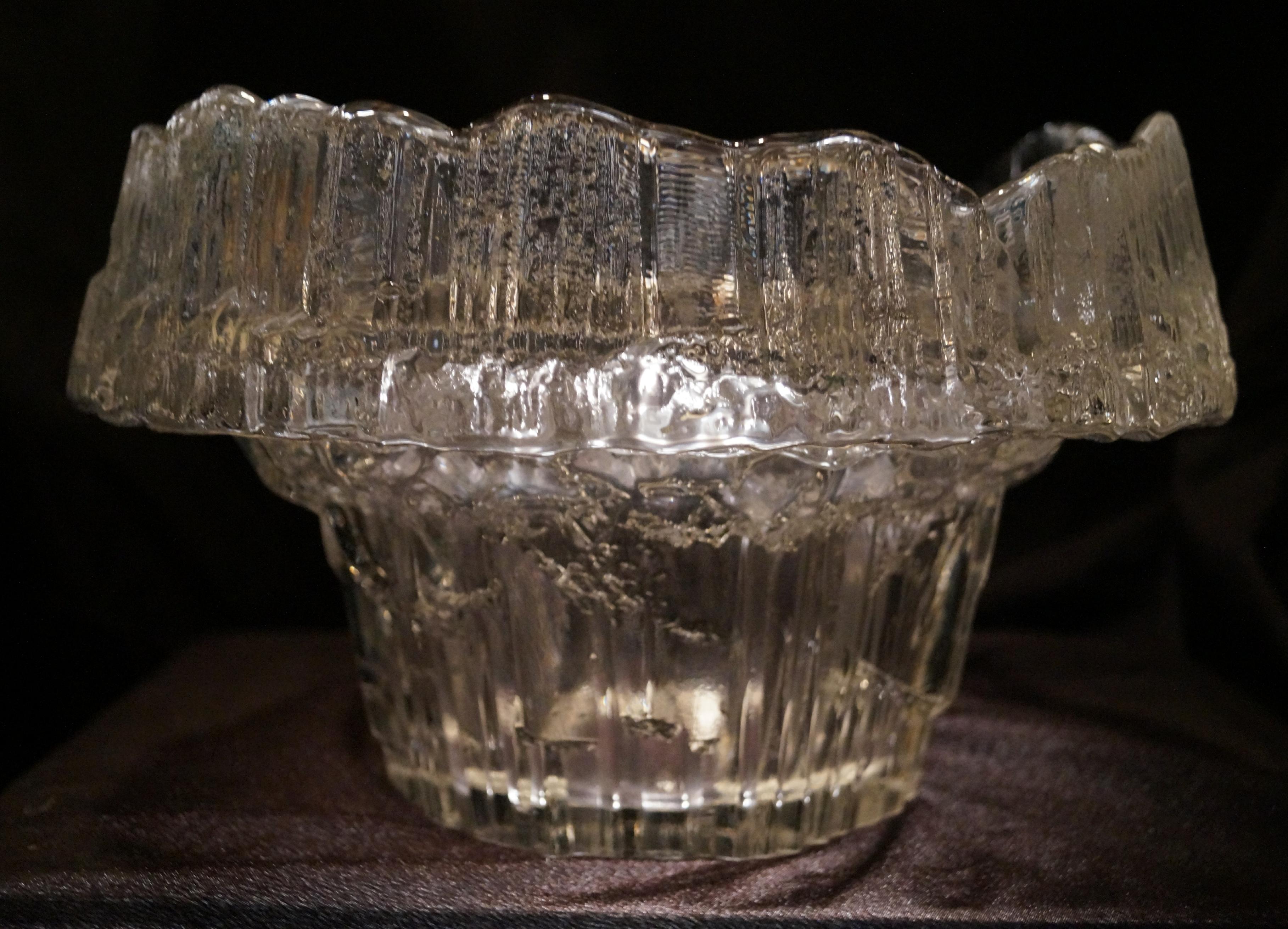 1960's Large Scandinavian Stellaria Glass Bowl by Tapio Wirkkala Finland In Good Condition For Sale In Wayne, NJ