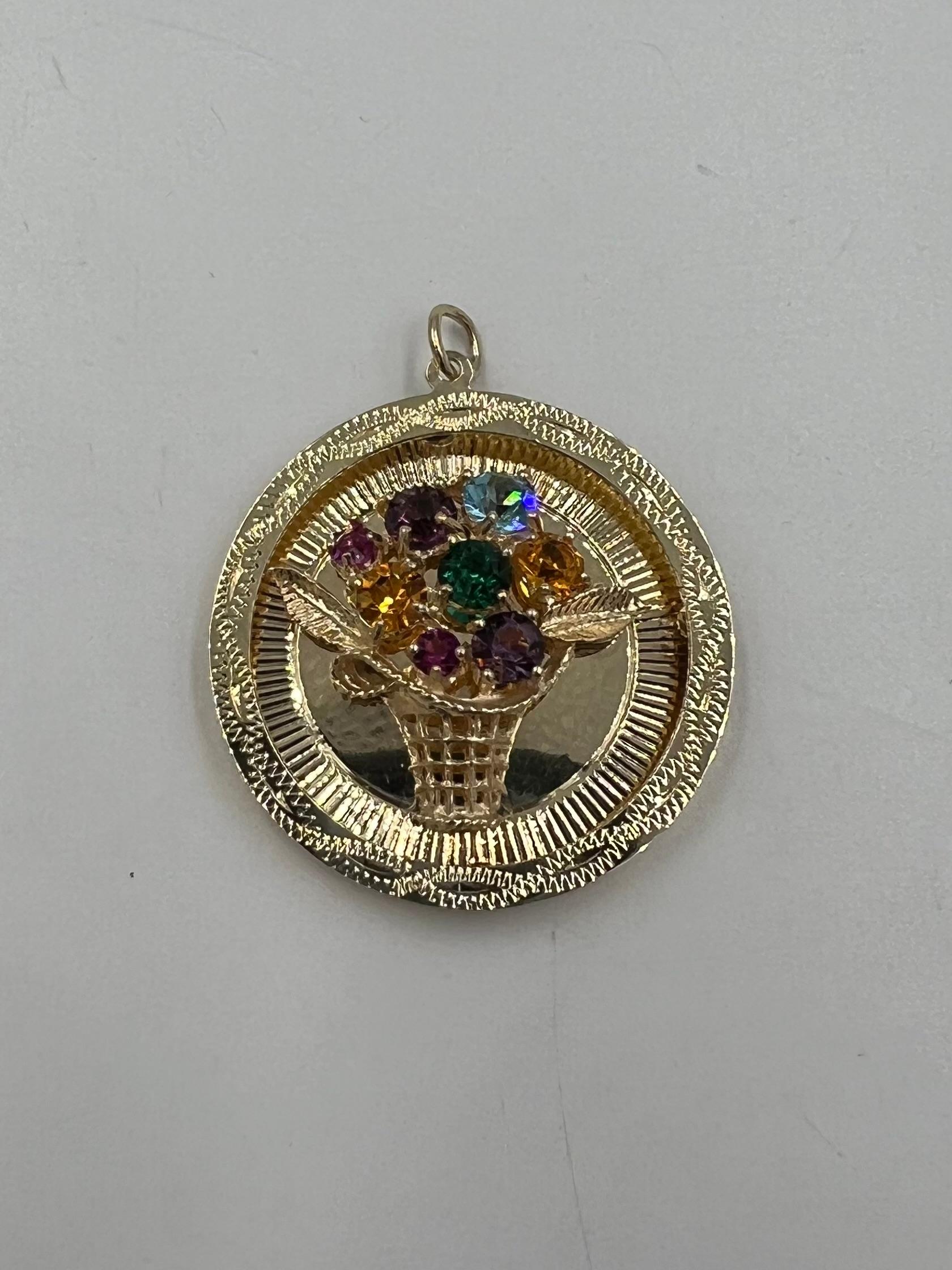 Cesto di pietre a forma di scatola d'ombra grande degli anni '60 in oro giallo 14k - ciondolo charme In condizioni buone in vendita a Los Angeles, CA