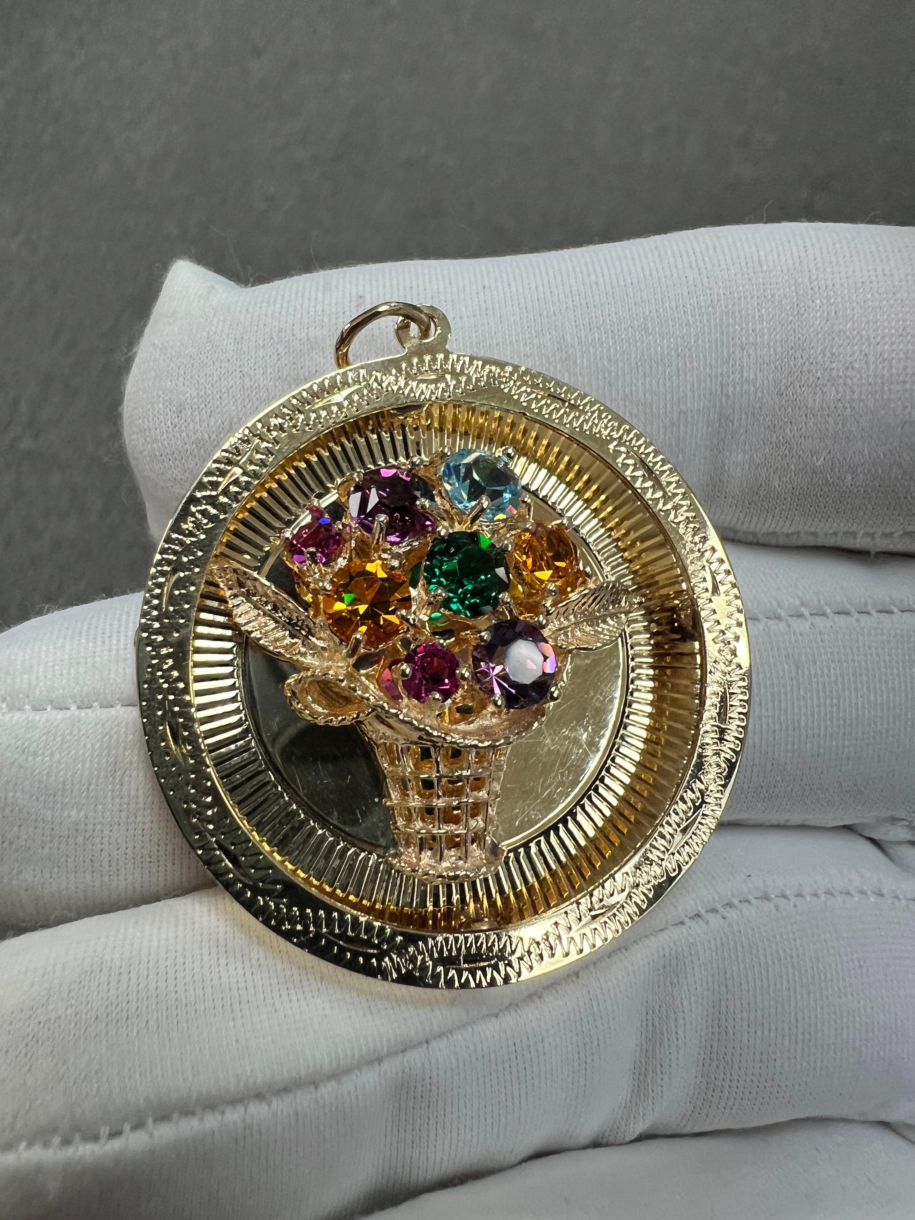 Cesto di pietre a forma di scatola d'ombra grande degli anni '60 in oro giallo 14k - ciondolo charme in vendita 2