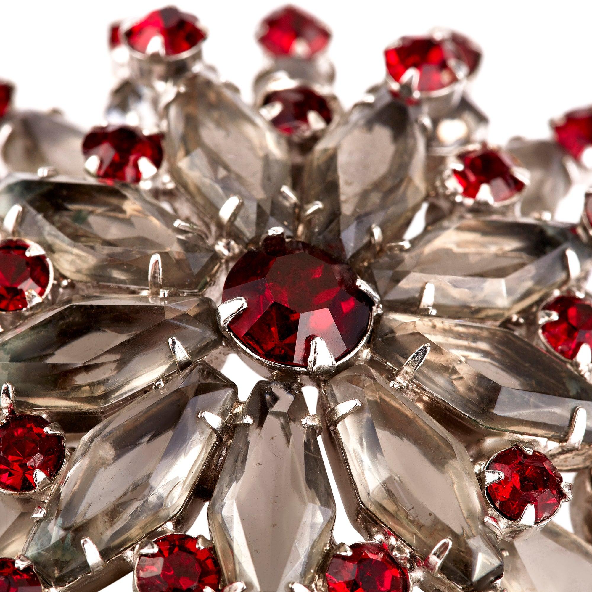 1960er Jahre Große Silberbrosche mit roten Steinen im Zustand „Hervorragend“ im Angebot in London, GB