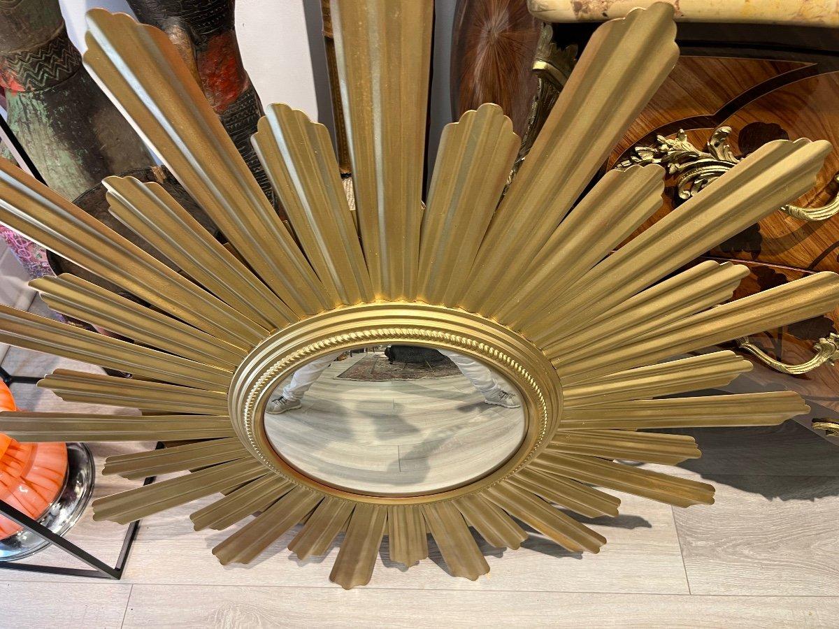 Doré Grand miroir convexe en forme de soleil des années 1960  en vente