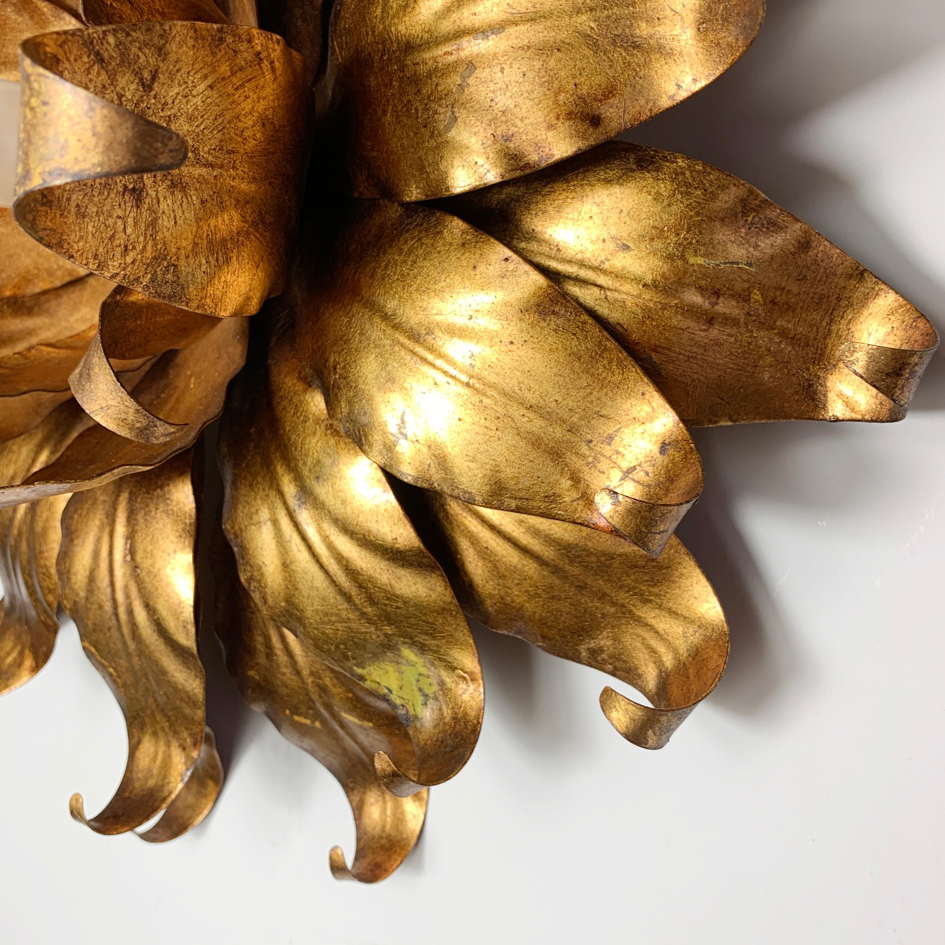 1960s large gilt flower Italian wall/ceiling light.

Fabulous gilt toleware light in the form of a full bloom of leaves/ flower, it takes a single E27 bulb holder to the centre 

Measures: 47cm width, 17cm depth 

This large flush light can be