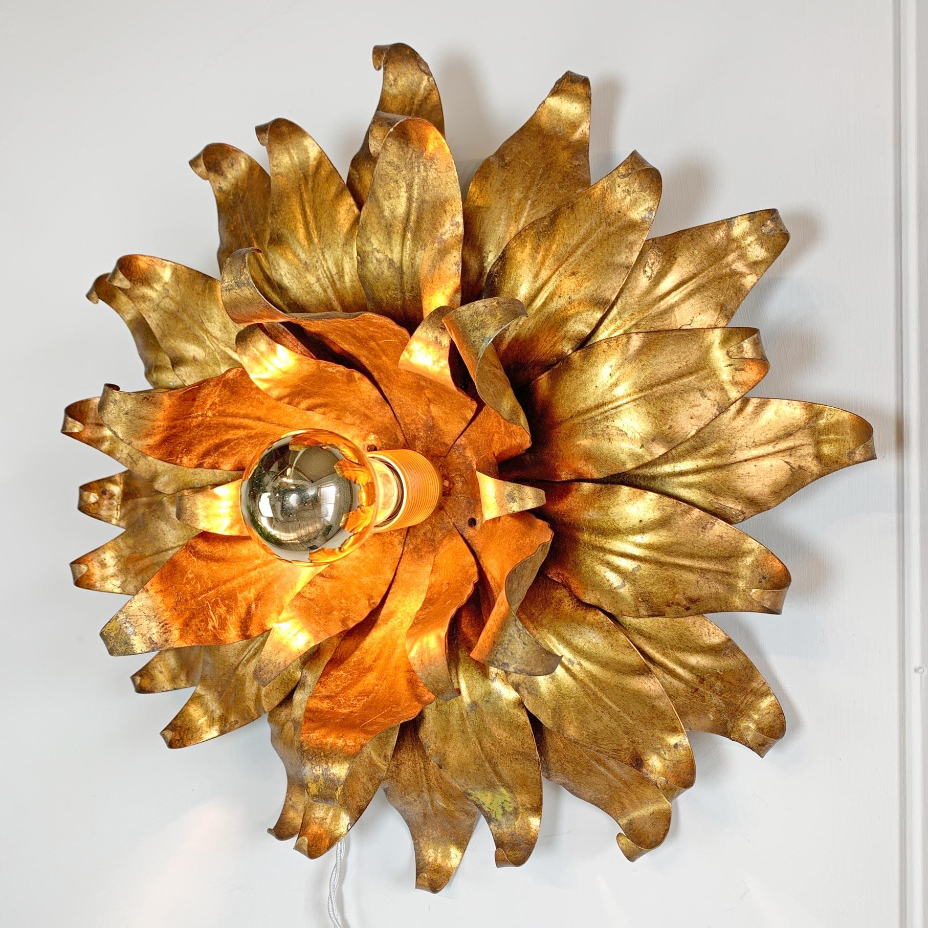 1960s large gilt flower Italian wall/ceiling light.

Fabulous gilt toleware light in the form of a full bloom of leaves/ flower, it takes a single E27 bulb holder to the centre 

Measures: 45cm width, 17cm depth 

This large flush light can be