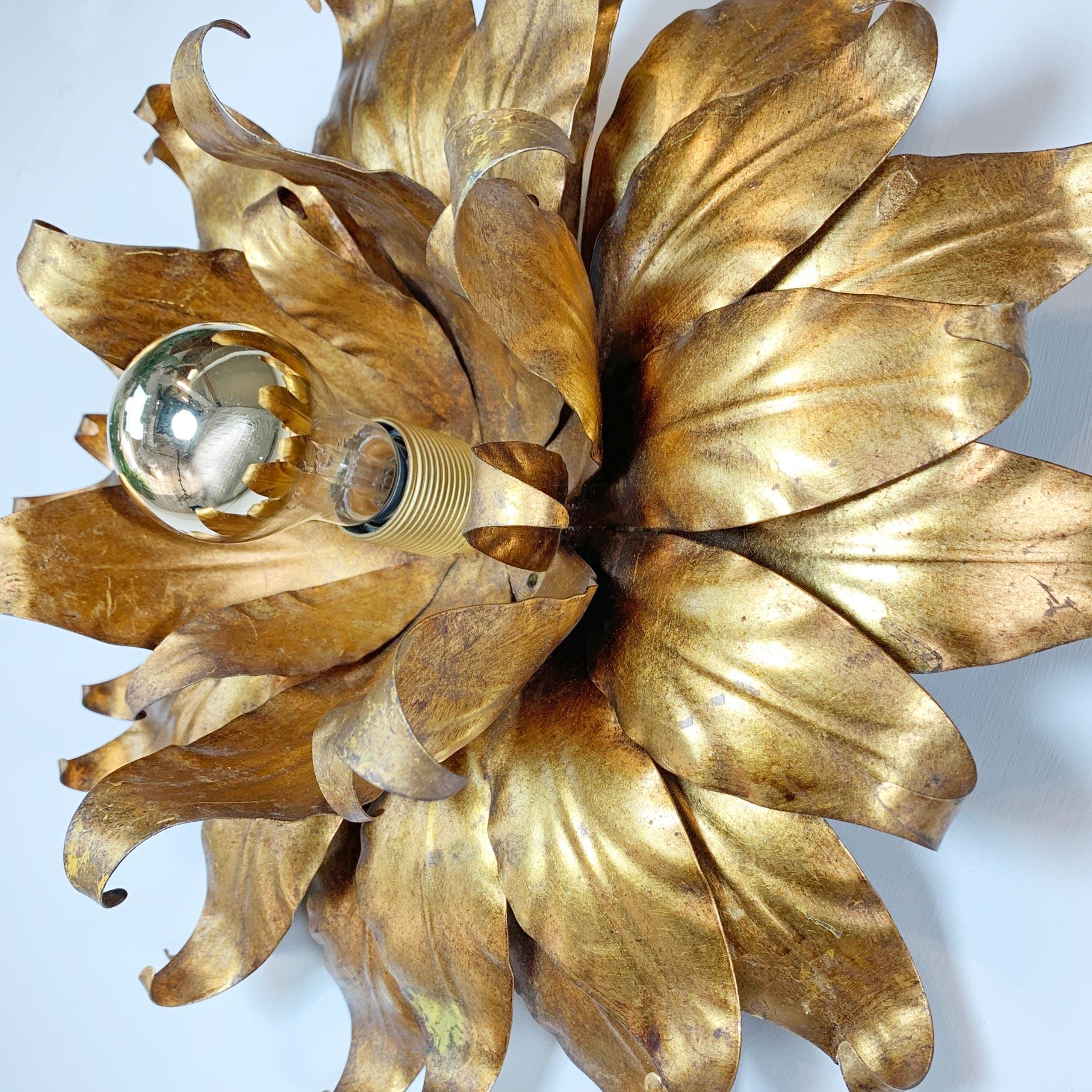 1960s Large Toleware Italian Gilt Flower Light For Sale 1