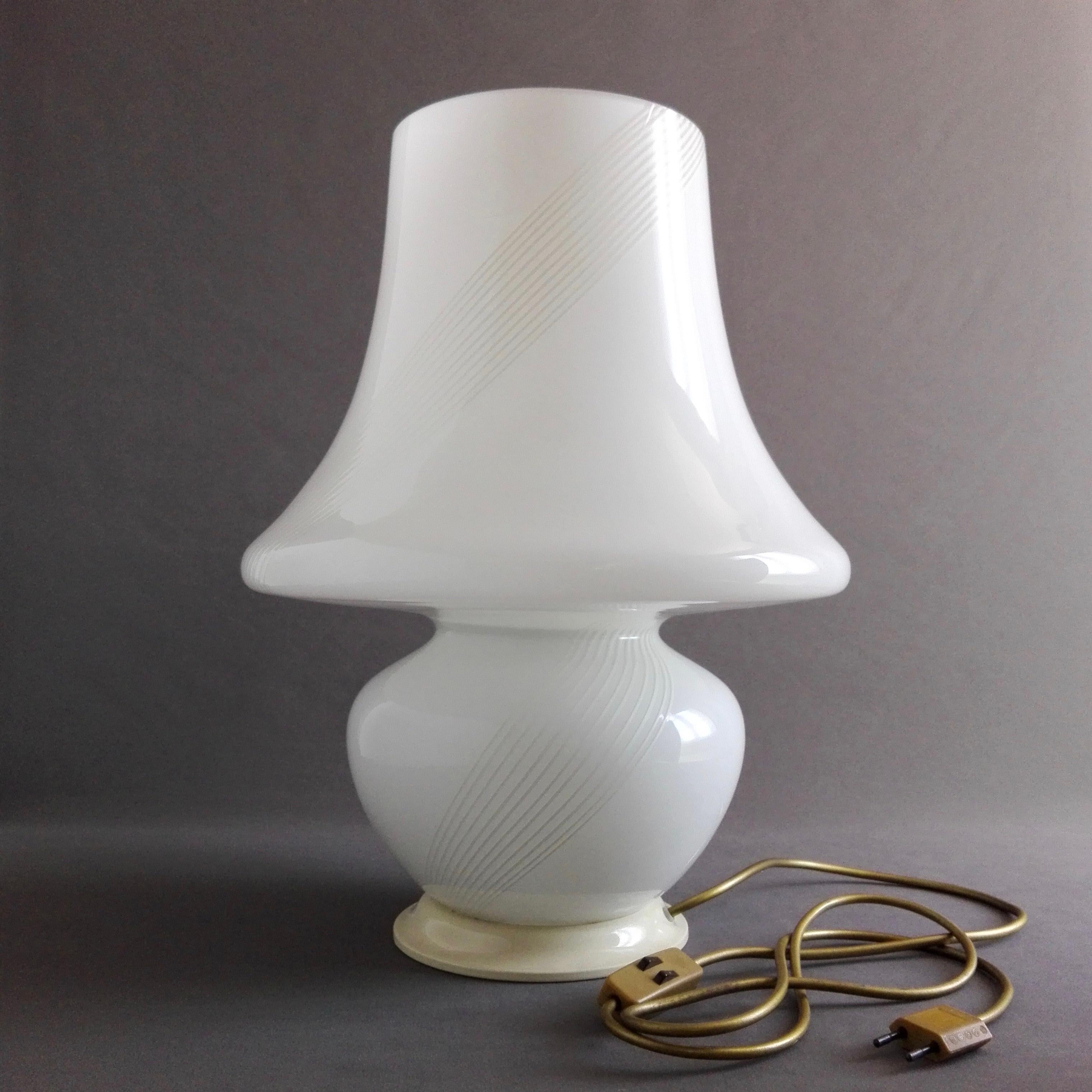 1960s Murano Mushroom Art Glass two-light large Table Lamp with Spiral Pattern For Sale 1