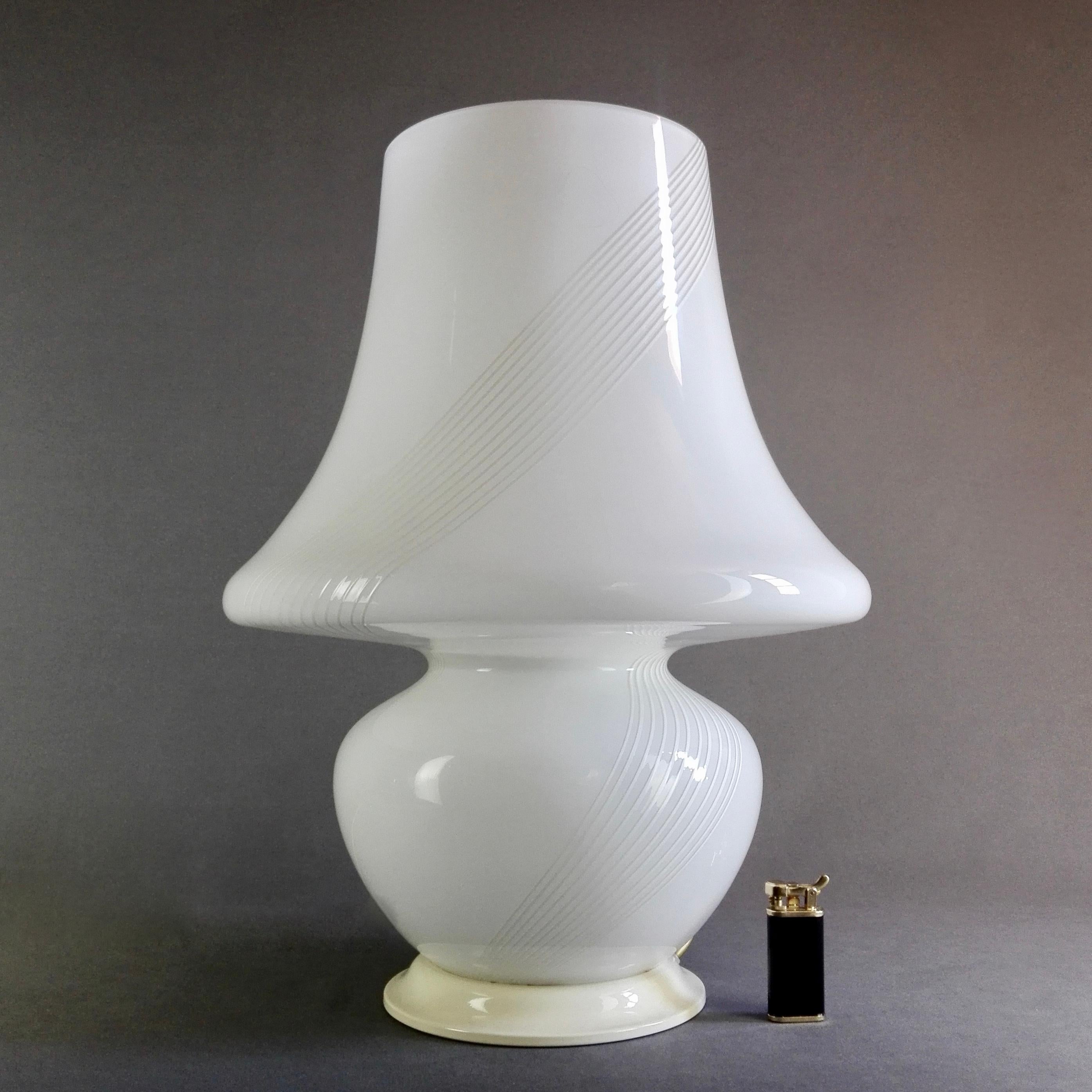 1960s Murano Mushroom Art Glass two-light large Table Lamp with Spiral Pattern For Sale 2