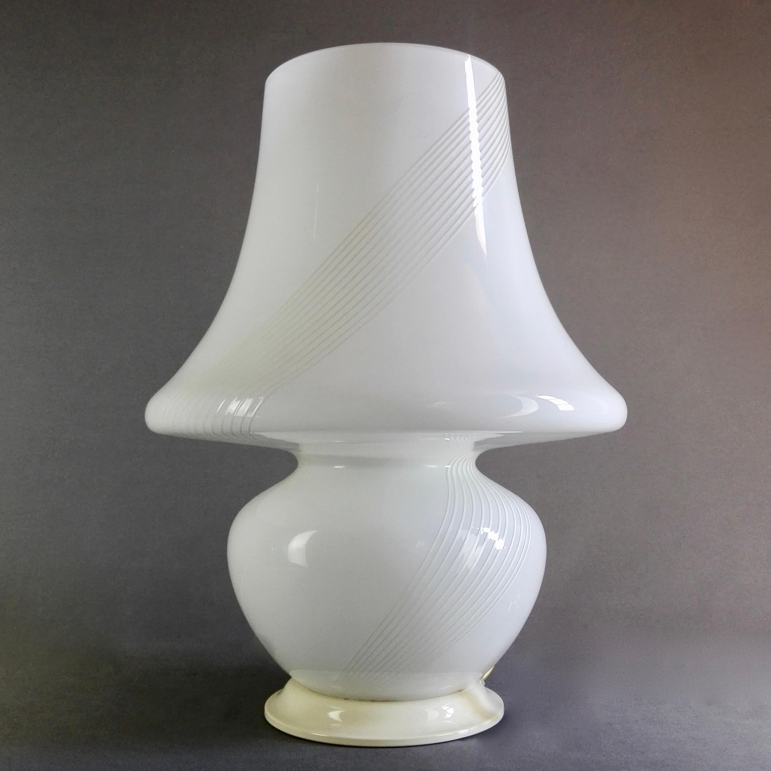 A fine and rare Italian hand blown Murano Mushroom glass table lamp from the 1960s. The light consists of an ivory lacquered metal base and an elegant hand-blown cased glass with tone-on-tone stripes creating a spiral pattern.

There's no trademark