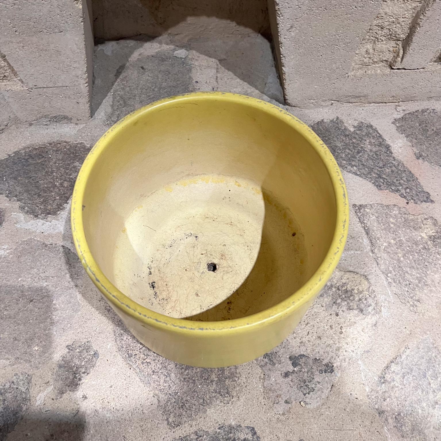 20ième siècle Grande jardinière jaune des années 1960, poterie d'art architecturale Gainey en vente