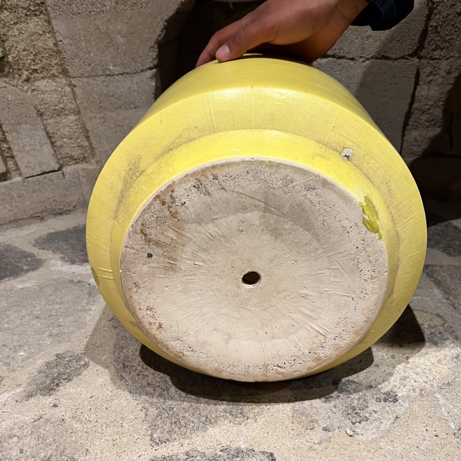 Poteries Grande jardinière jaune des années 1960, poterie d'art architecturale Gainey en vente