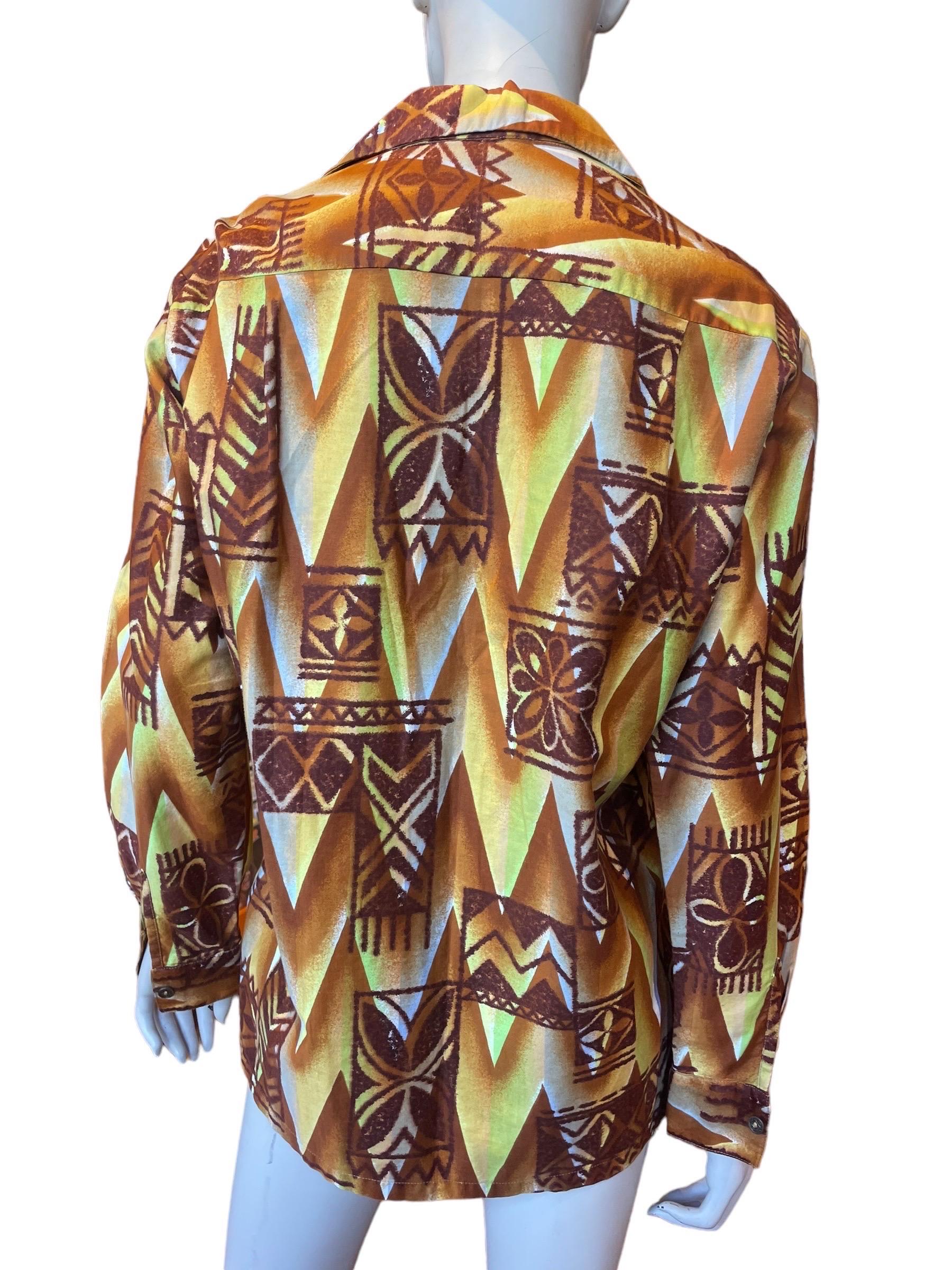 1960s Lauhala Gold-Tone Tiki Print Hawaiian Long Sleeve Shirt  In Good Condition For Sale In Greenport, NY