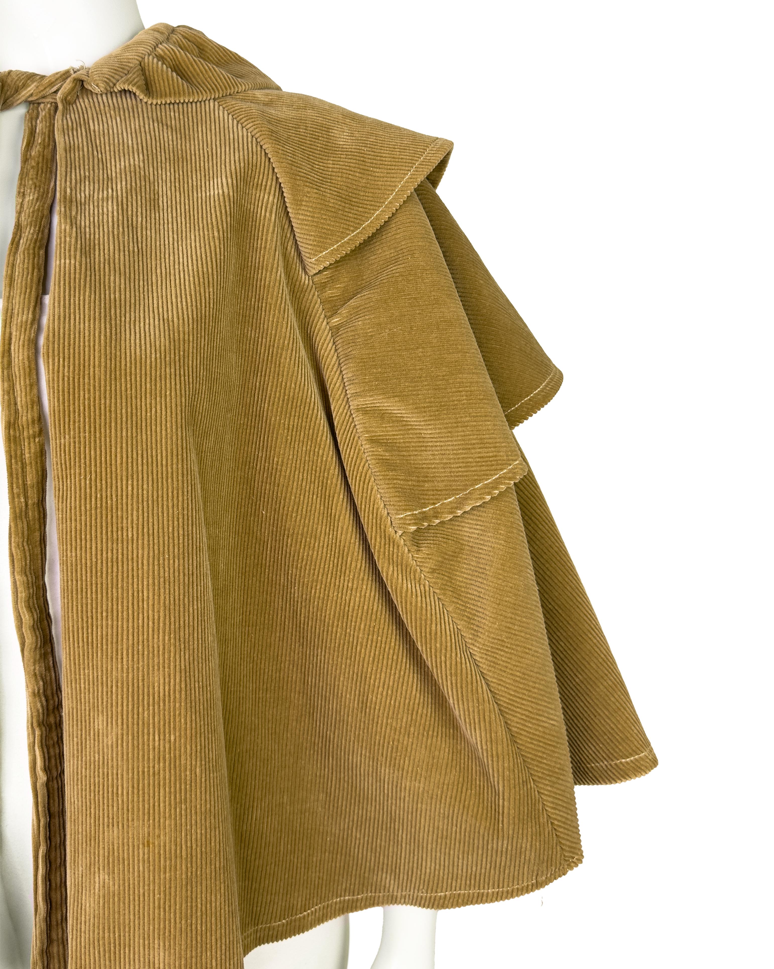 1960er Laura Ashley Hellbrauner Kordumhang in Stufenform im Zustand „Gut“ im Angebot in Toronto, Ontario