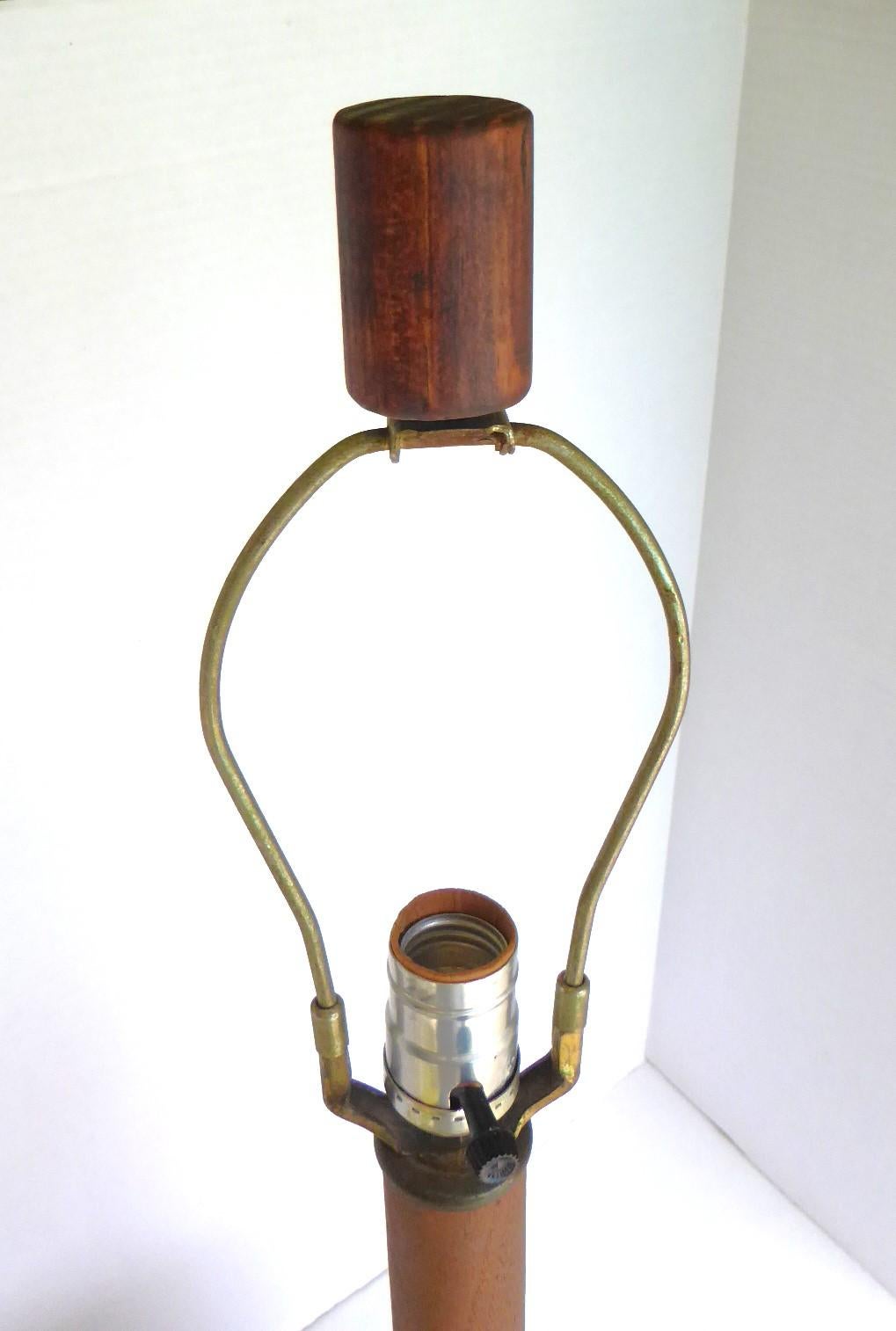 Americano 1960 Laurel Lighting Lampada da tavolo in sughero/teak/metallo, stile Mid Century Modern in vendita