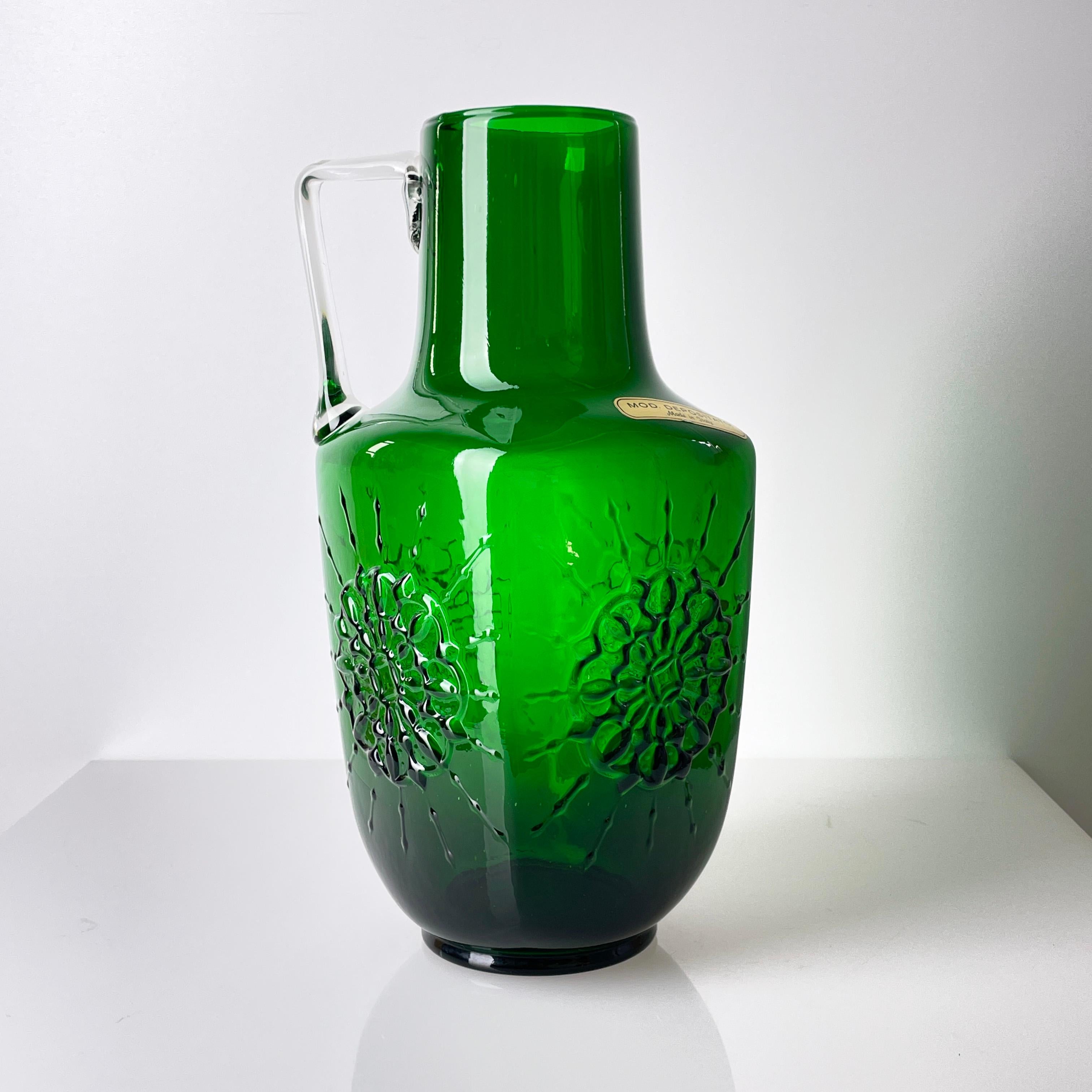1960's Lavorazione A Mano, Italy emerald green glass vase For Sale 7