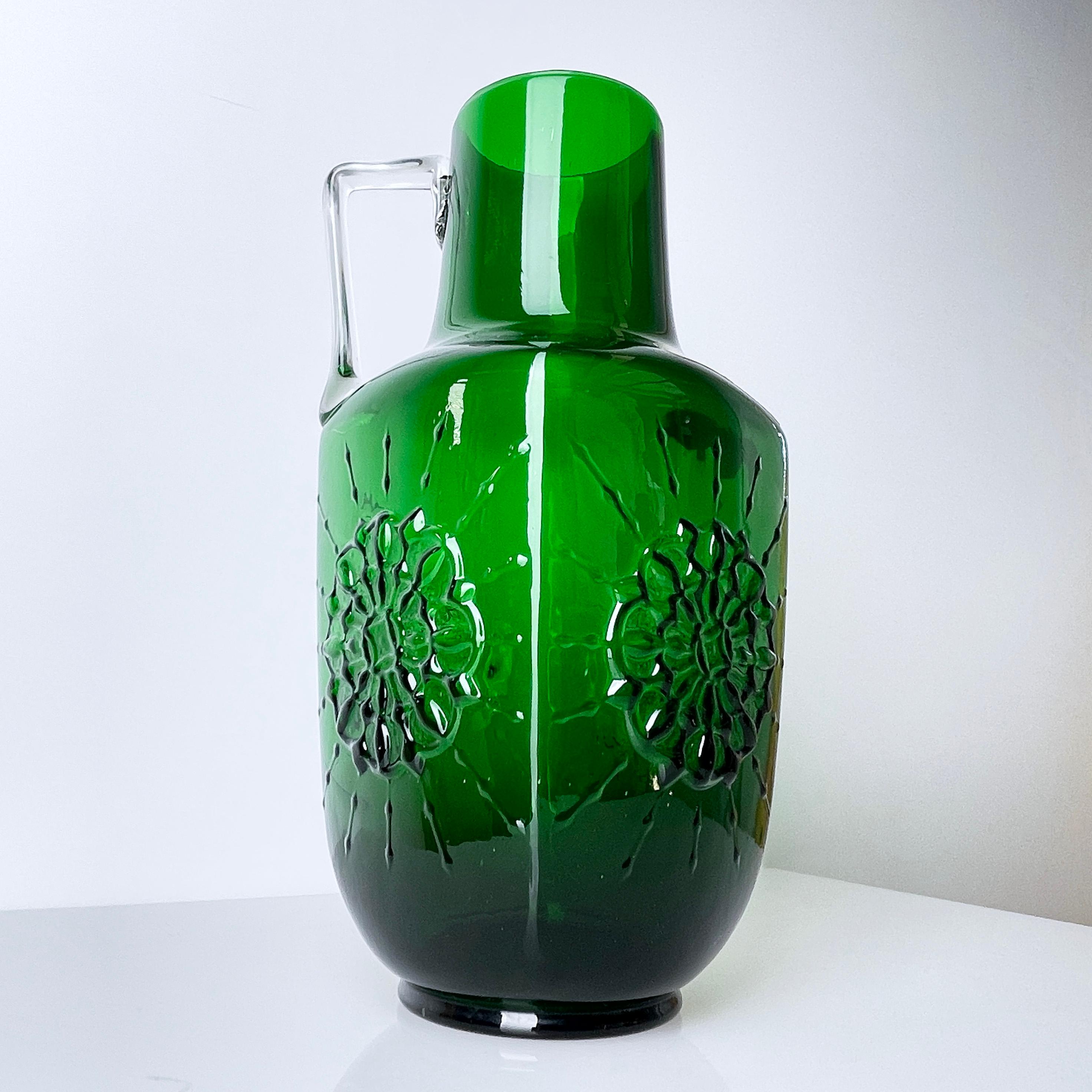Italian 1960's Lavorazione A Mano, Italy emerald green glass vase For Sale