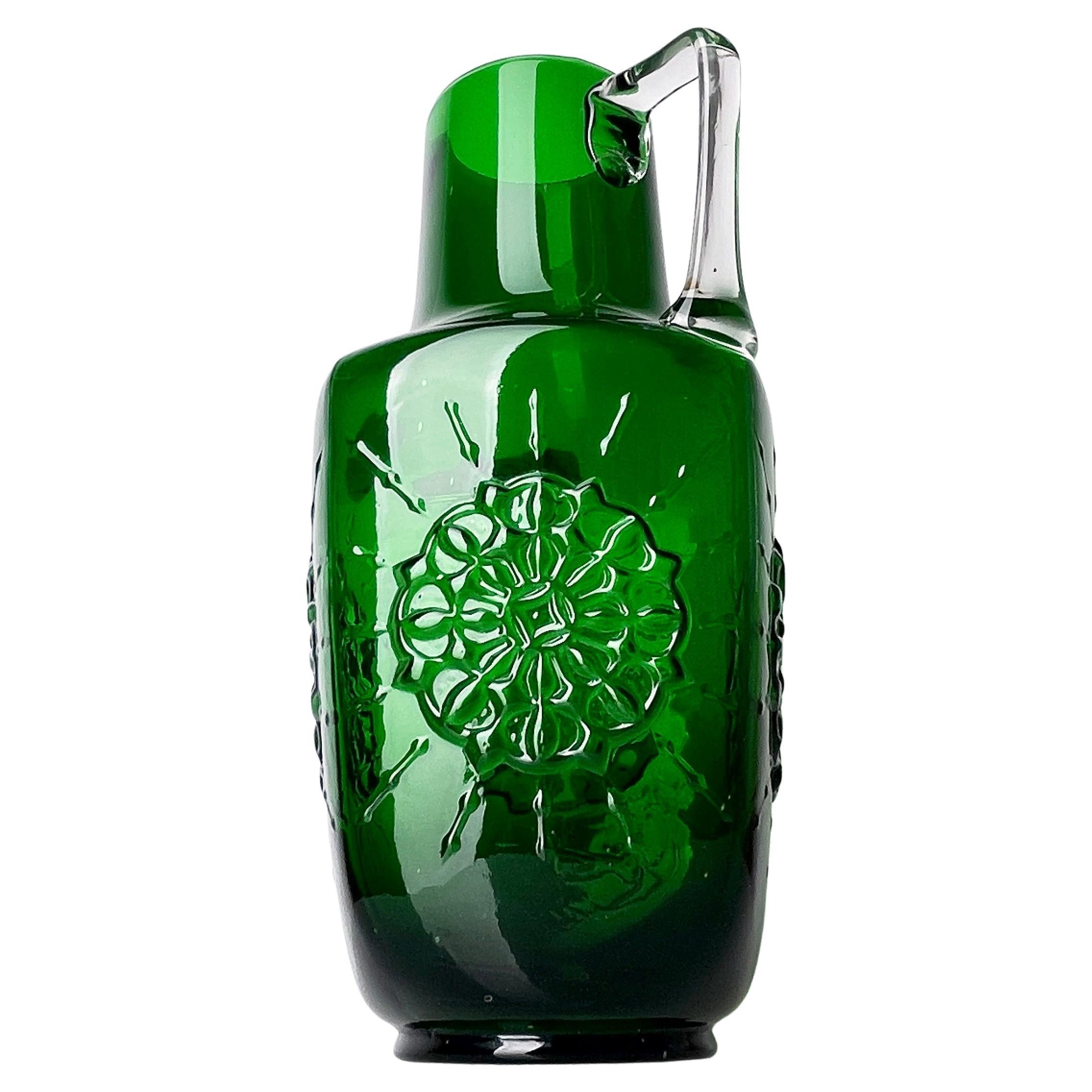 Vase en verre vert émeraude Lavorazione A Mano, Italie, années 1960