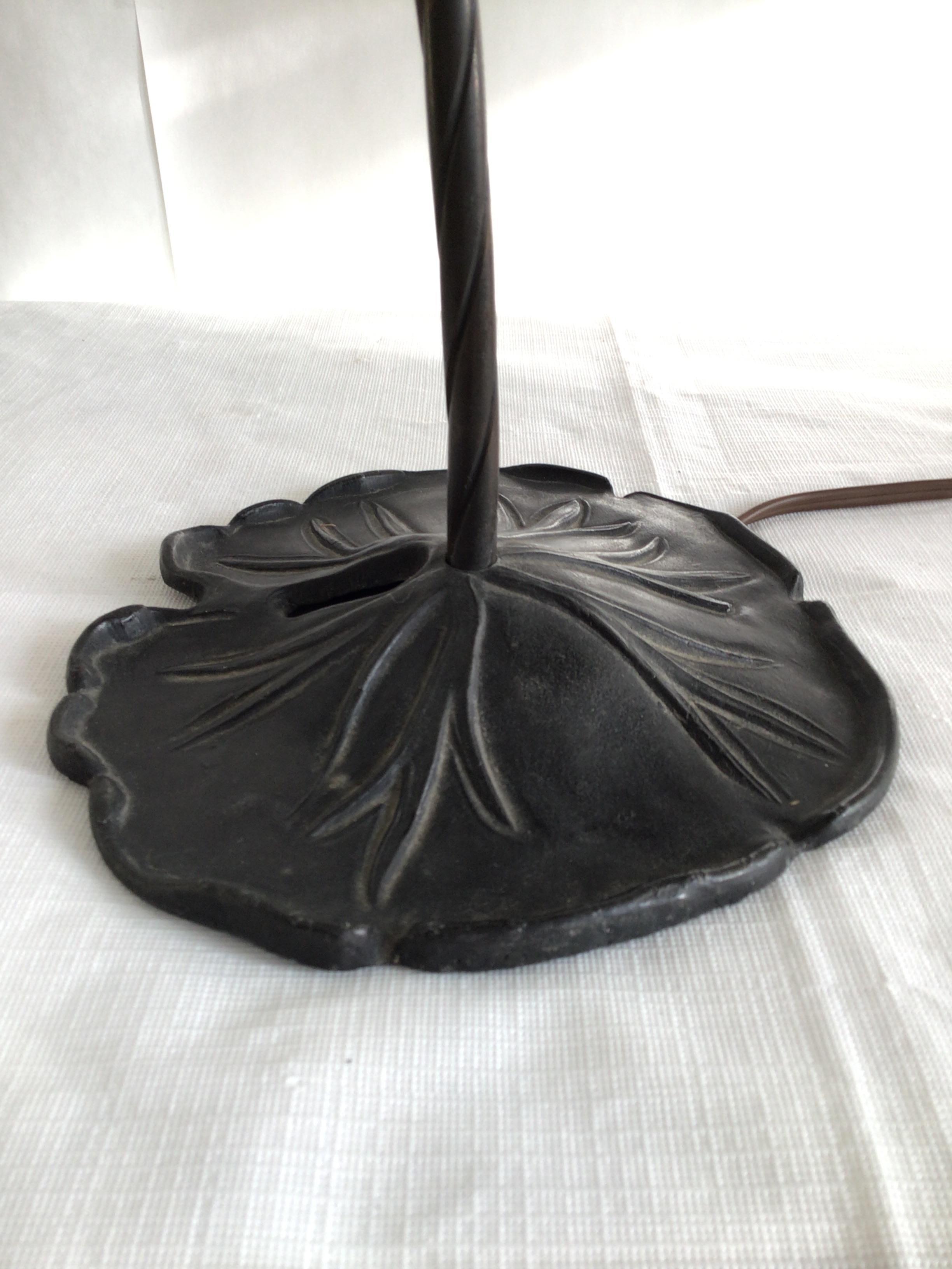 1960s Leaded Stained Glass Desk Lamp on a Lily Pad Metal Base For Sale 1