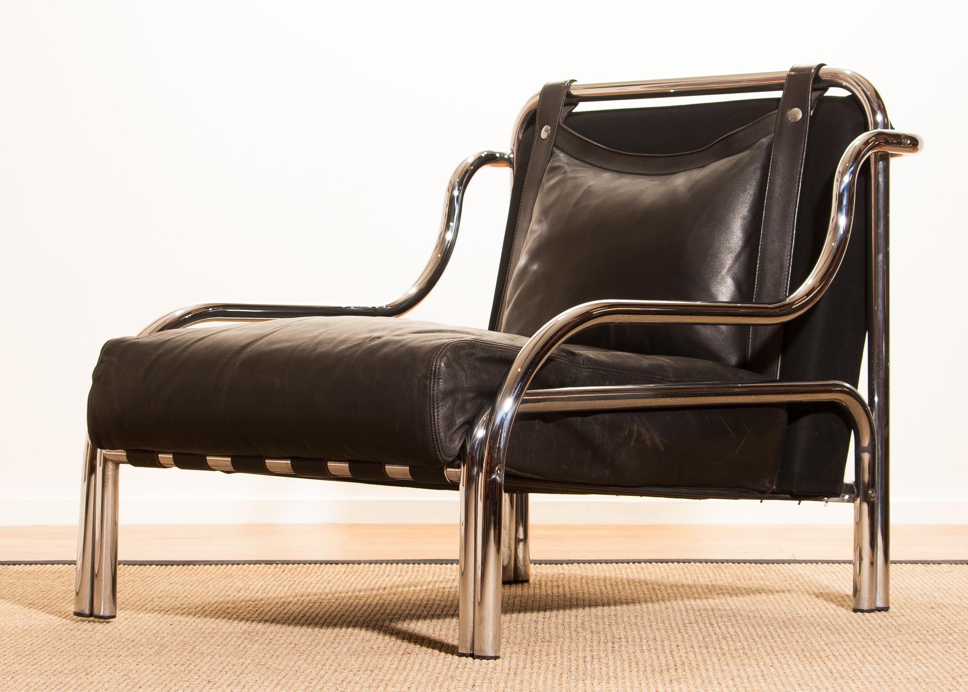 Wonderful lounge set designed by Gae Aulenti for Poltronova Italy.
This beautiful set consists of a sofa and chair made of a black leather seating on a chromed frame.
It is in an excellent condition.
Period 1960s
Dimensions: Sofa H.73 cm, W.130