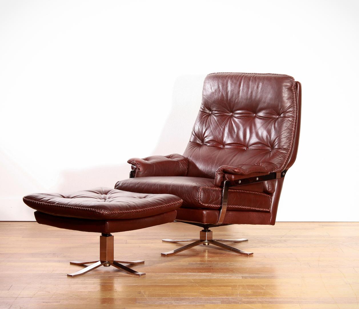 Beautiful high quality leather lounge chair and ottoman designed by Arne Norell and produced by Vatne Møbler.
The leather is hand-stitched and in excellent condition.
Period 1960s.
 