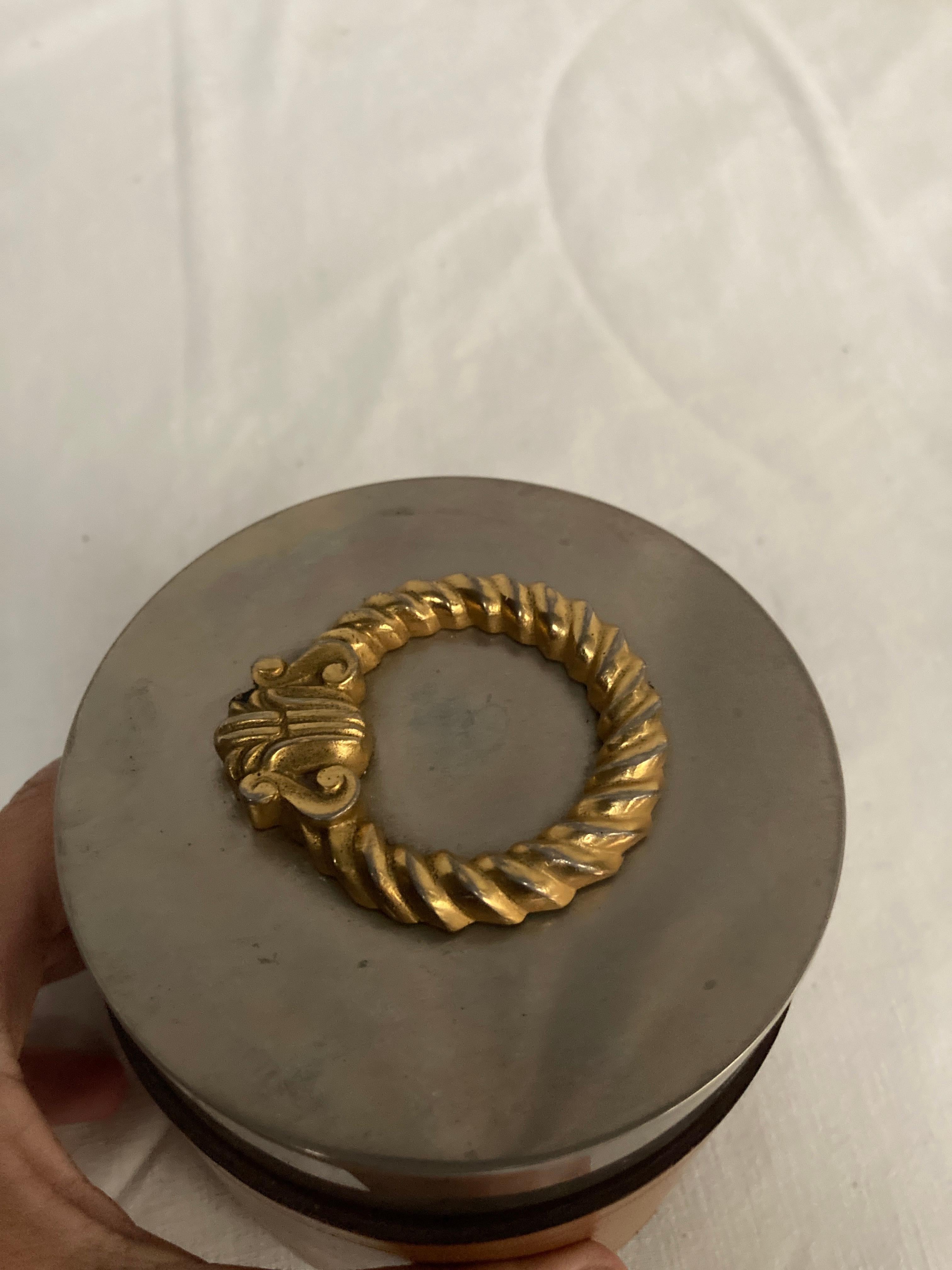 1960's  Caja decorativa de piel y metal de Hermès mediados del siglo XX en venta