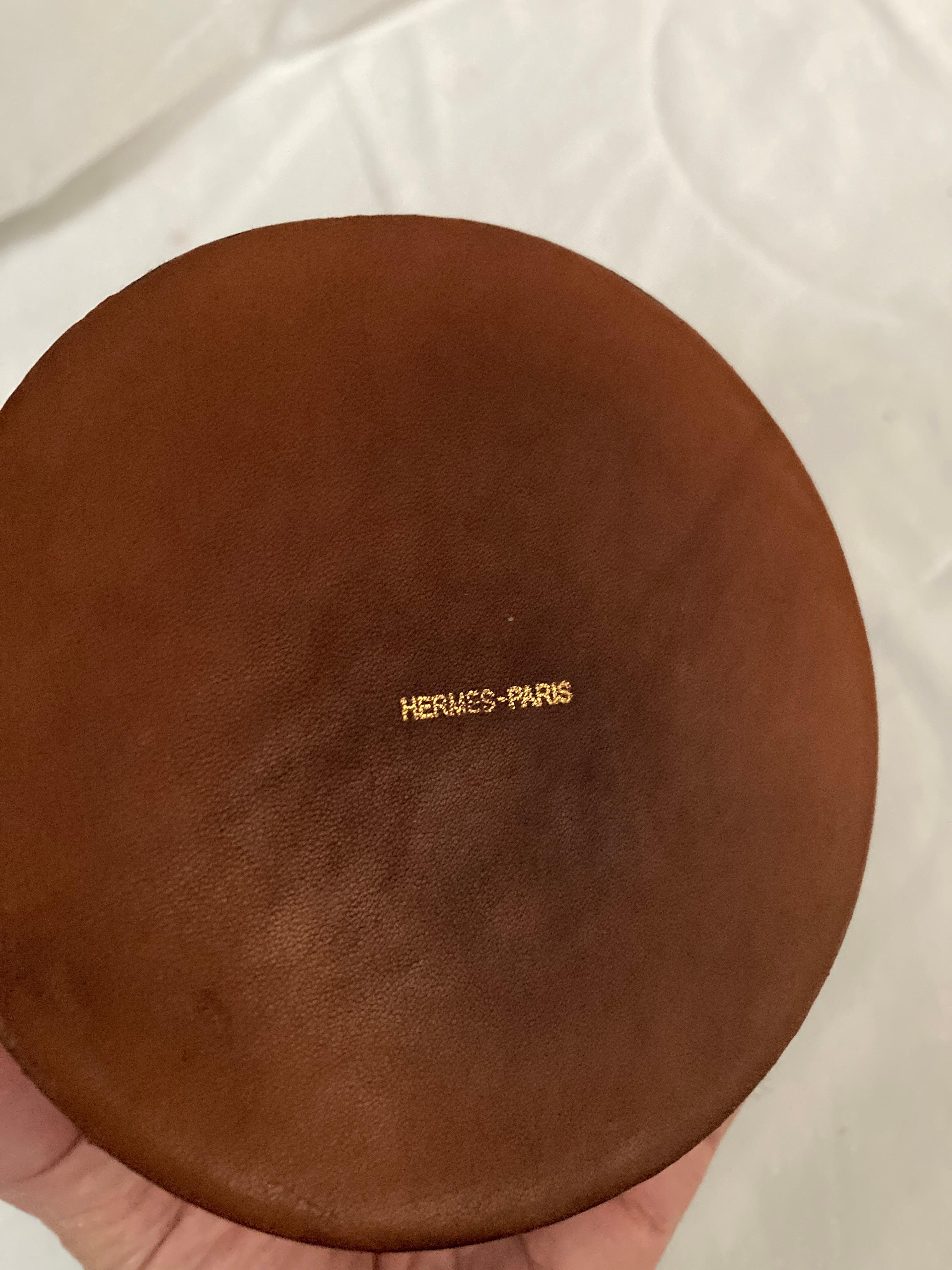 1960's  Caja decorativa de piel y metal de Hermès en venta 1