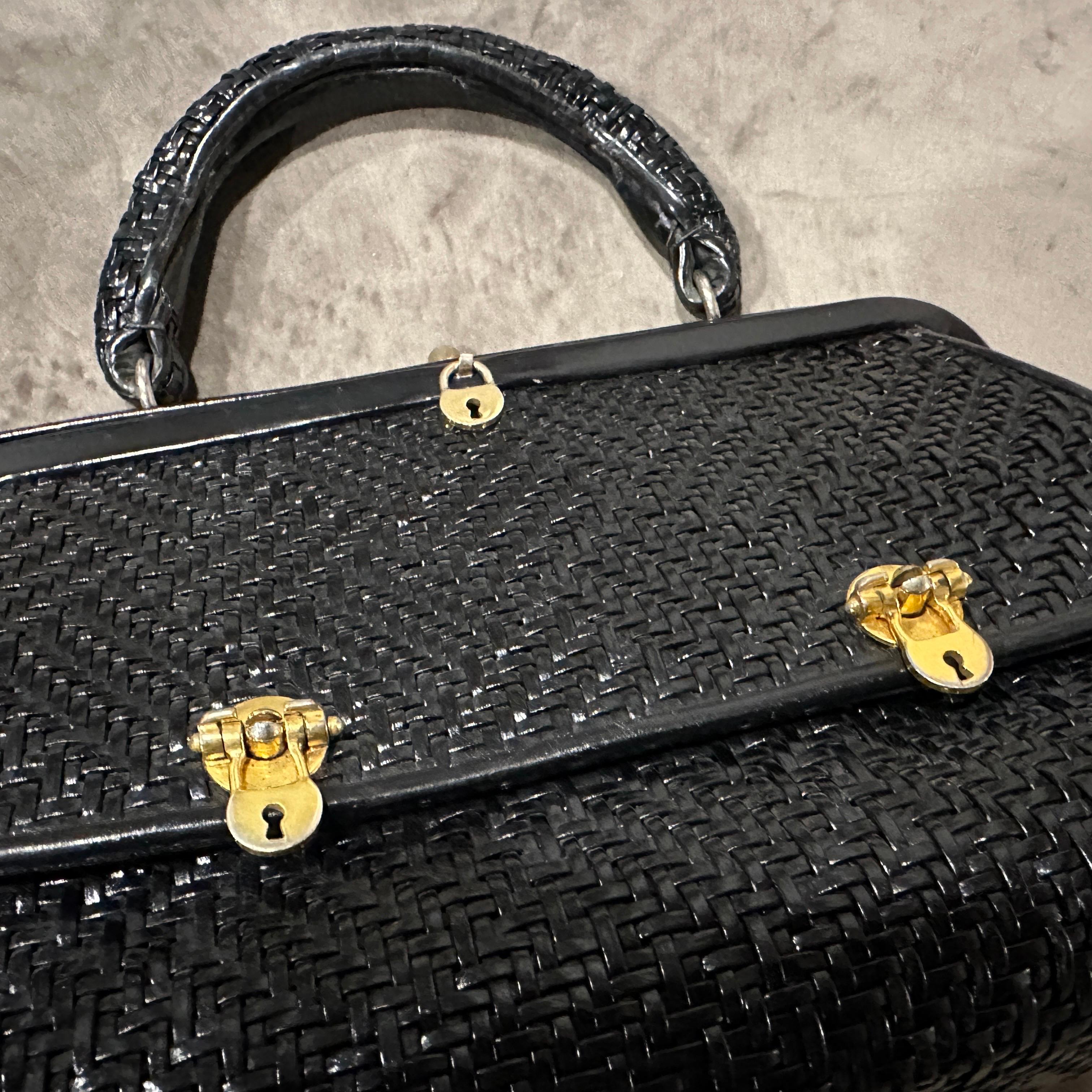 Noir Sac de soirée vénitien à cadenas en cuir et laiton par Roberta Di Camerino, années 1960 en vente