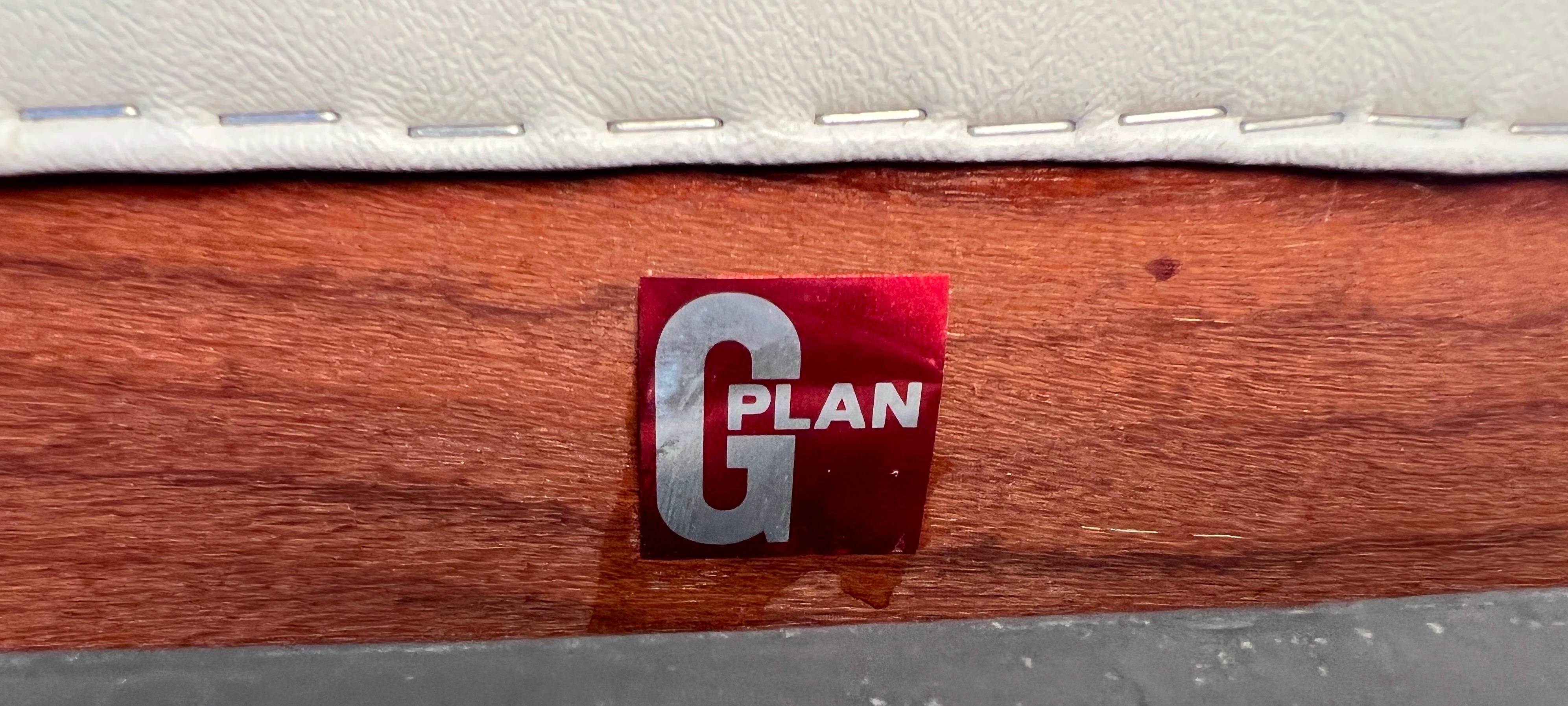 Divano in pelle e legno degli anni '60 di G-Plan in vendita 5