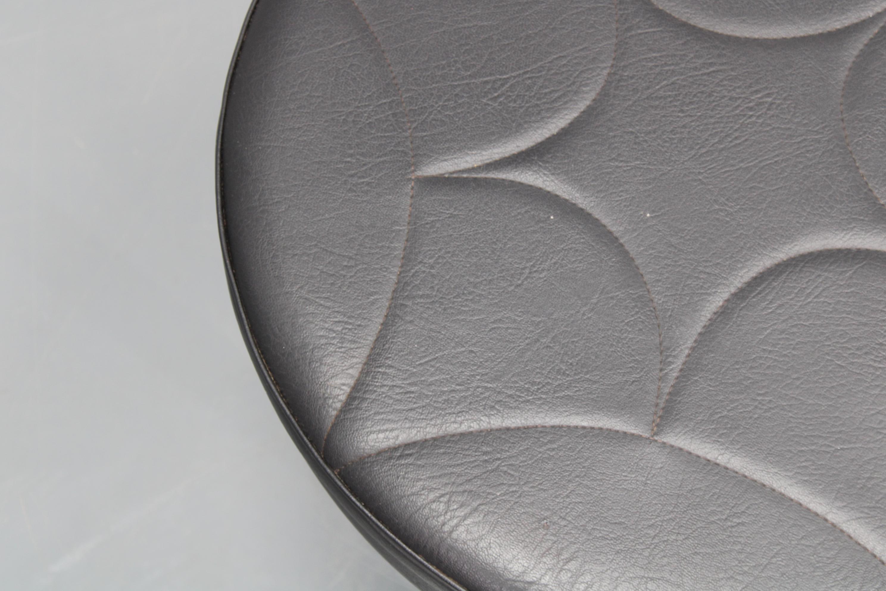 Danois Tabouret danois en cuir des années 1960 en vente